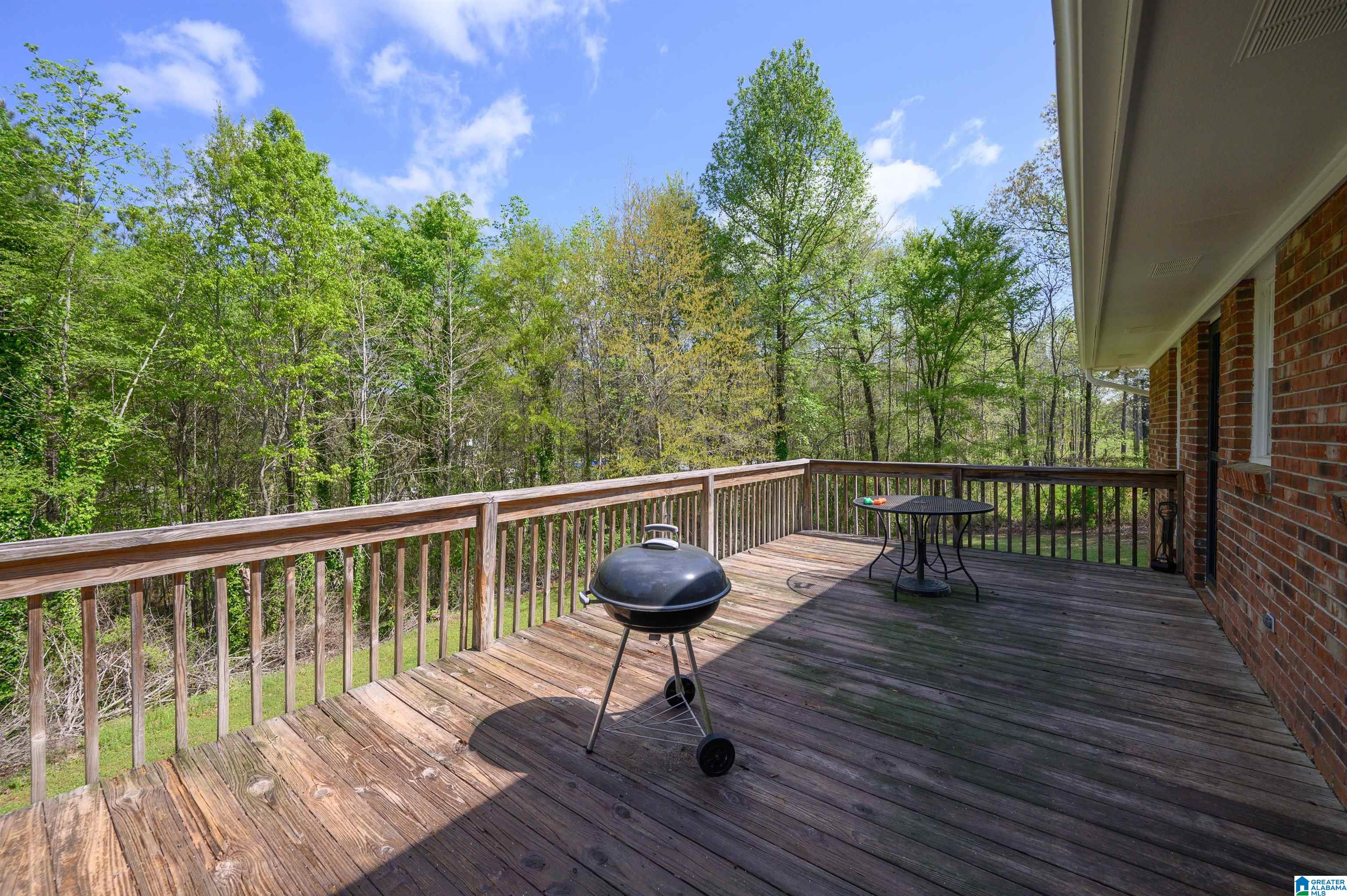 445 RIDGEWOOD DRIVE