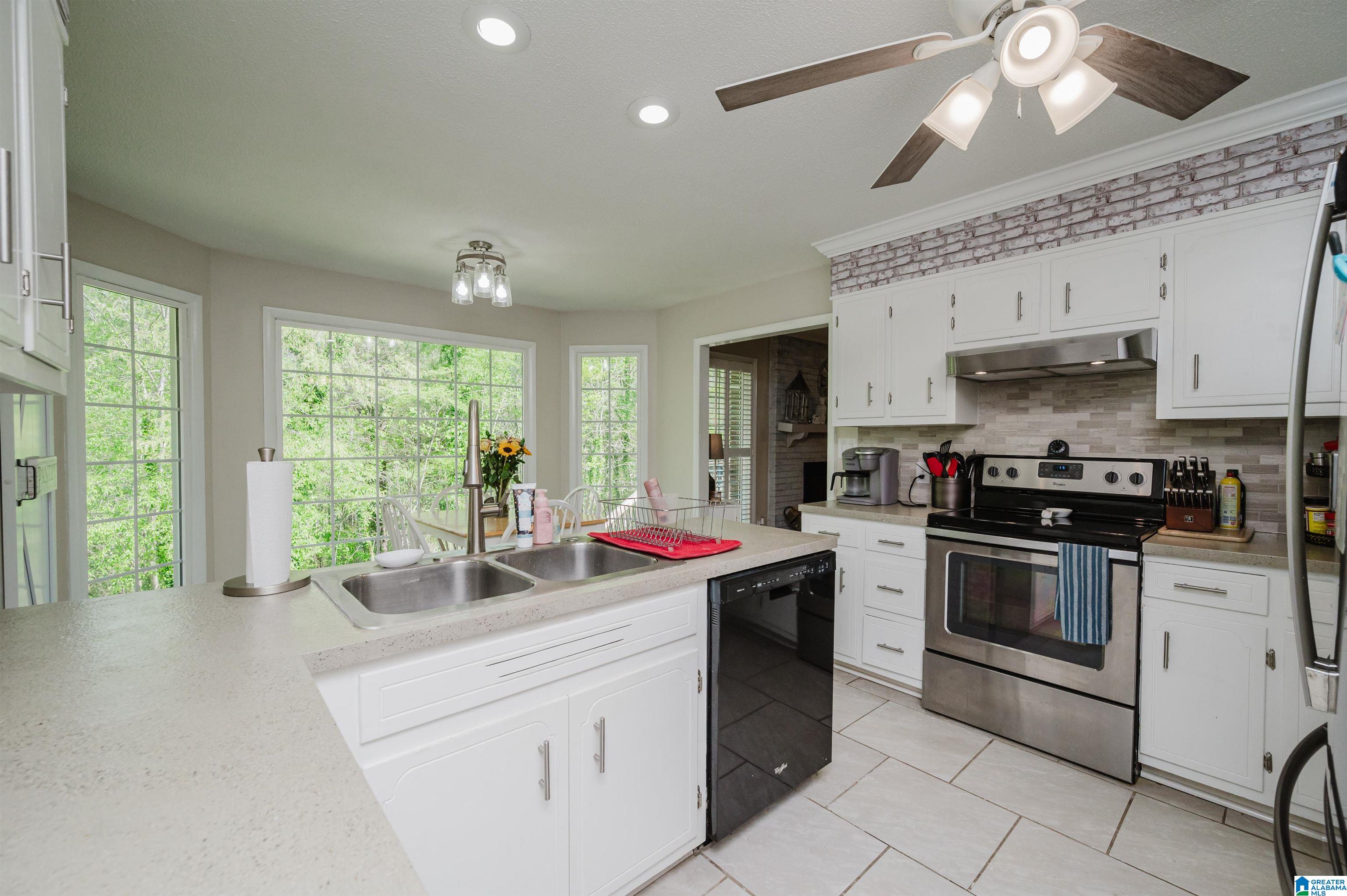 445 RIDGEWOOD DRIVE