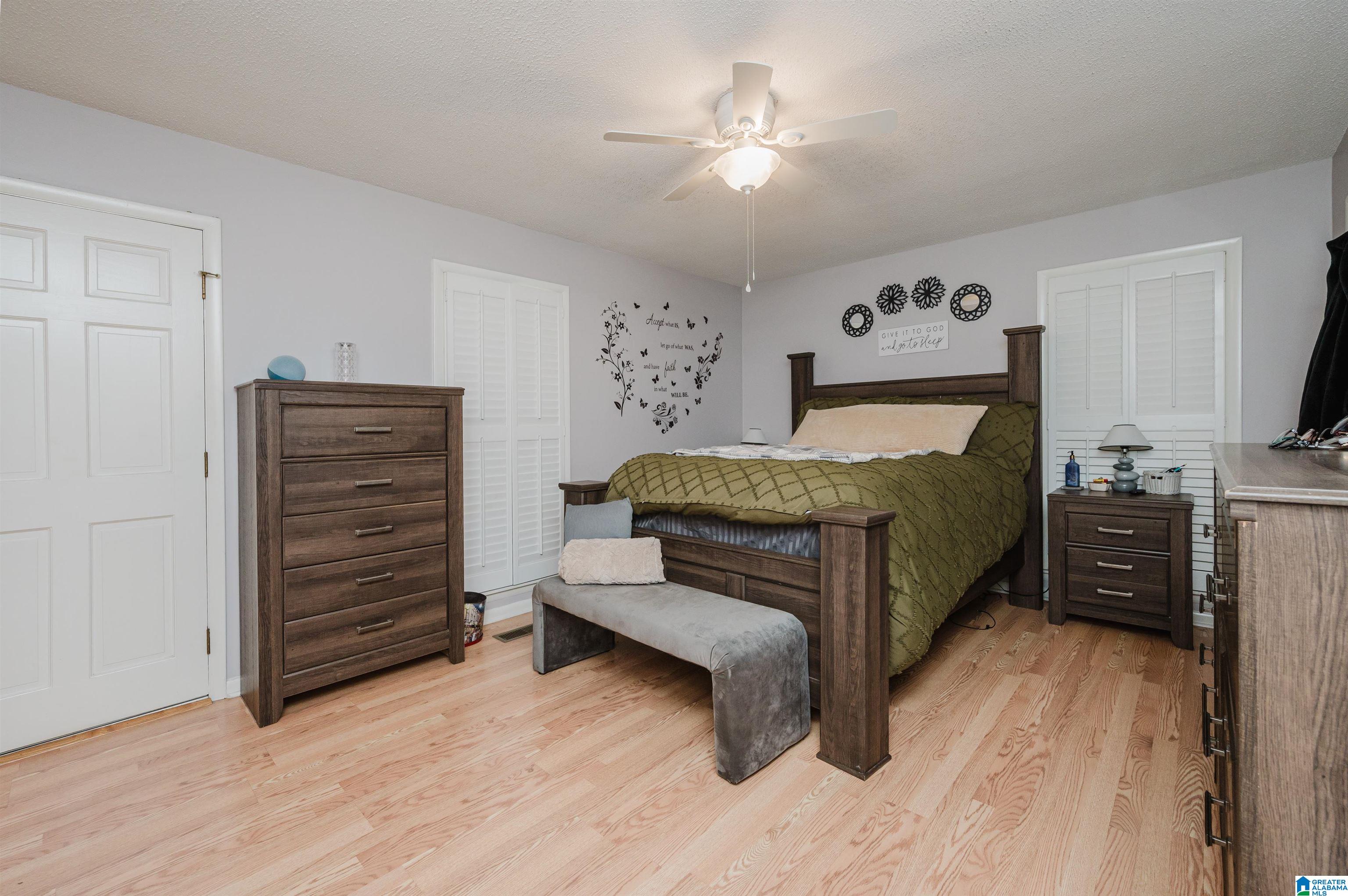 445 RIDGEWOOD DRIVE