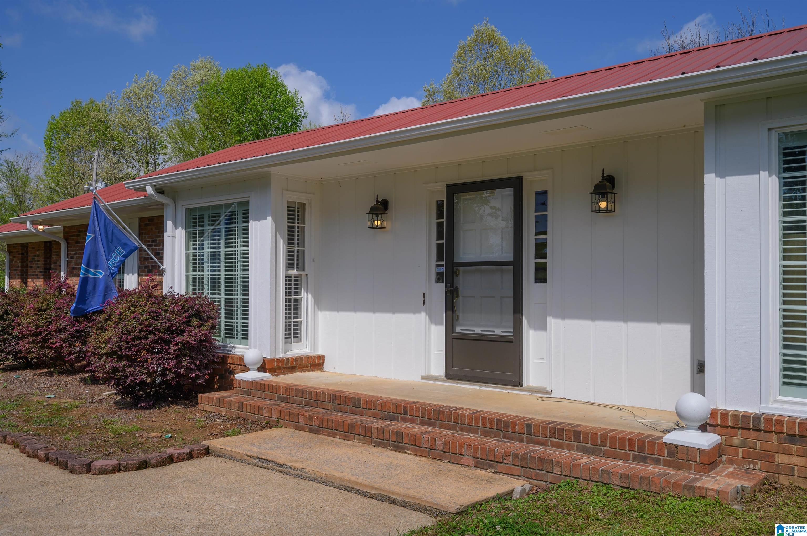 445 RIDGEWOOD DRIVE