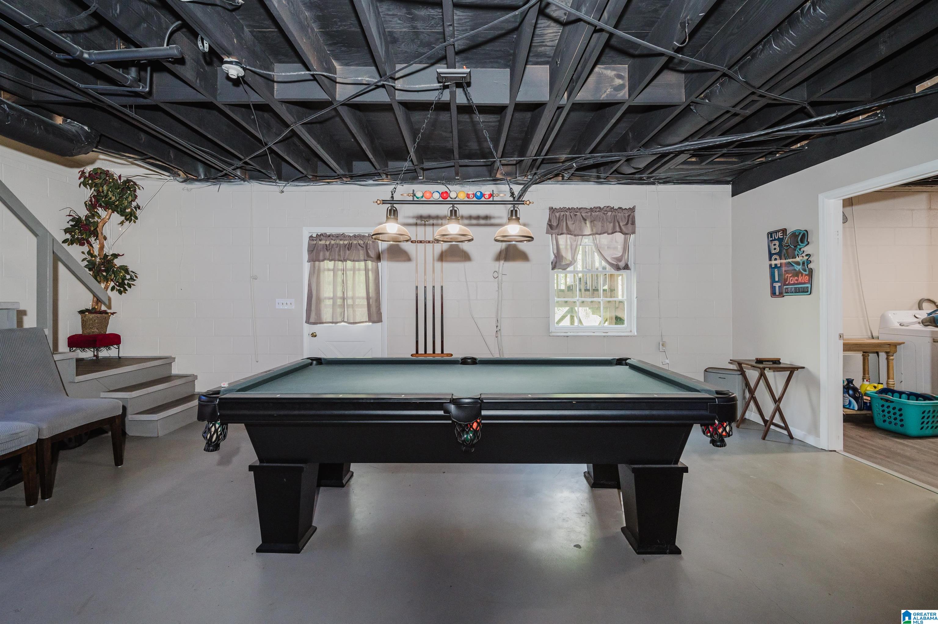 445 RIDGEWOOD DRIVE