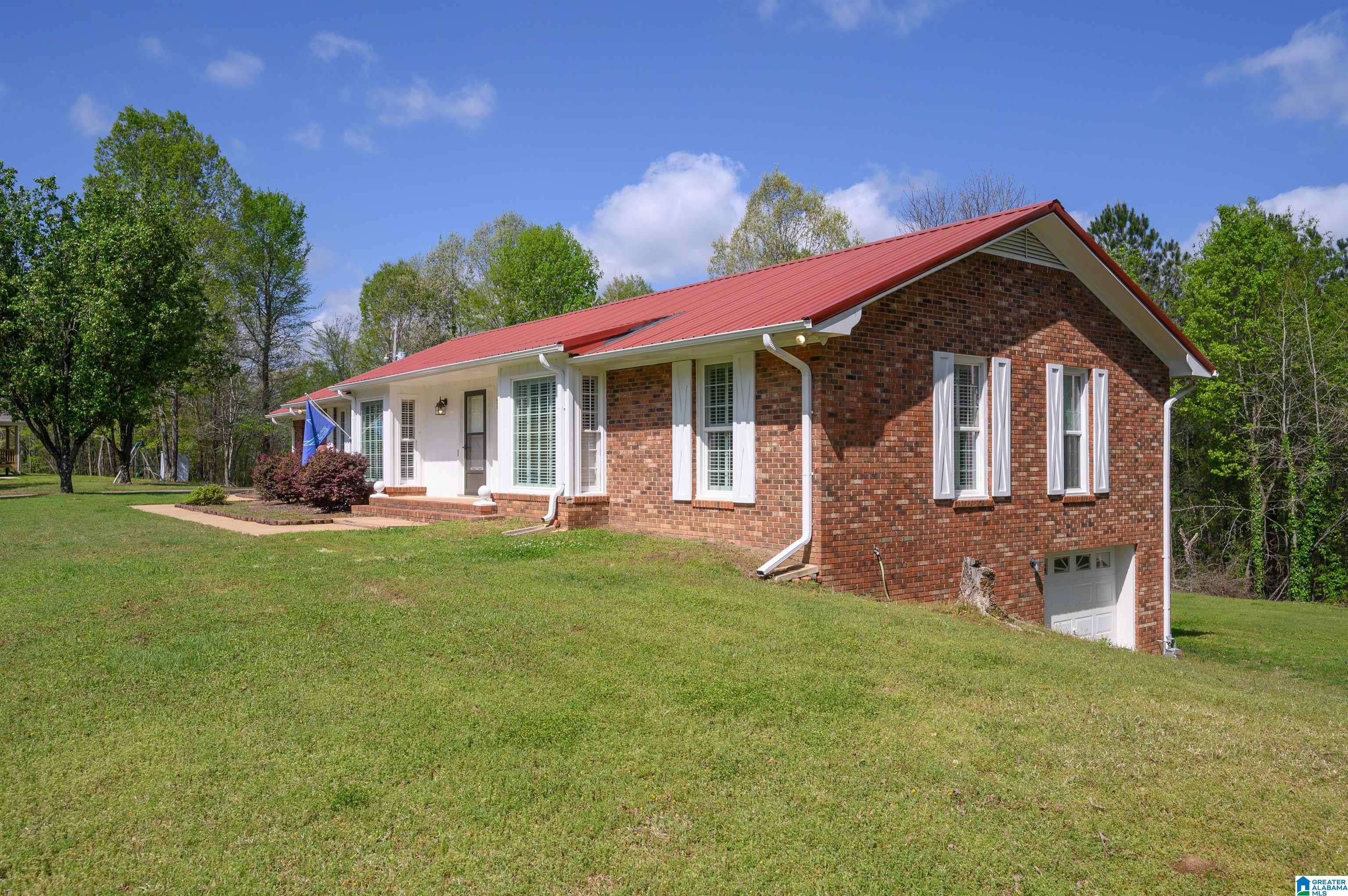 445 RIDGEWOOD DRIVE