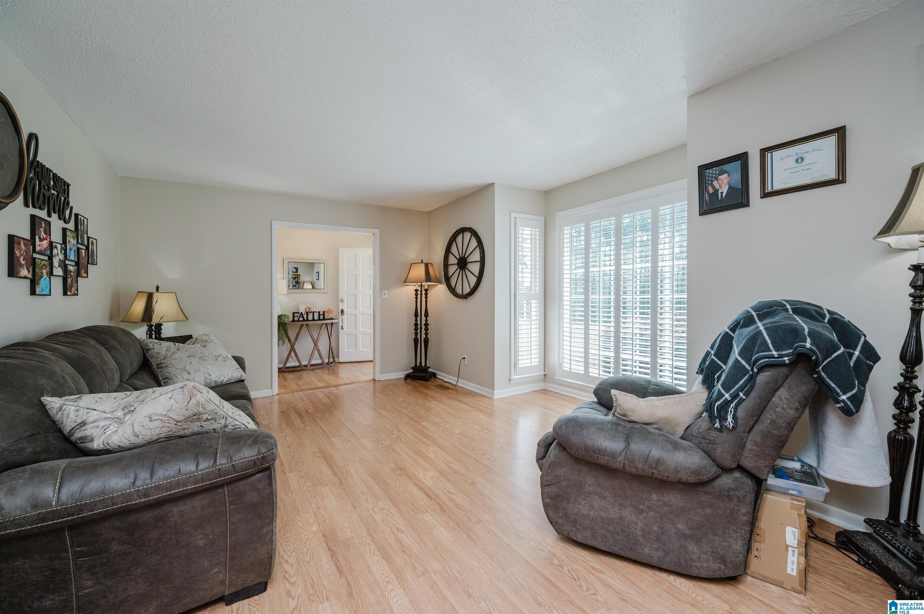 445 RIDGEWOOD DRIVE