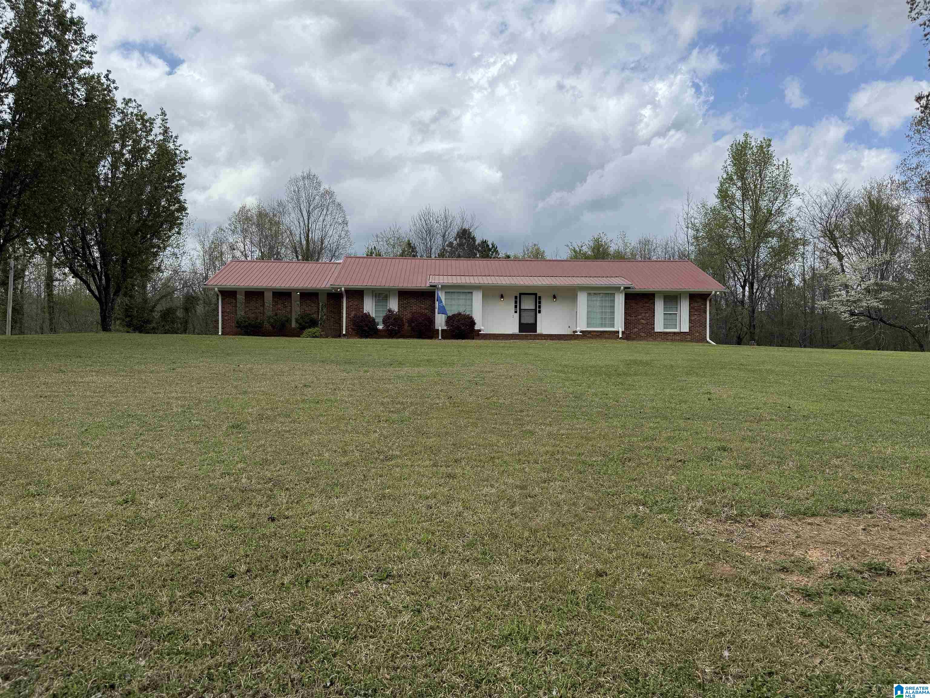 445 RIDGEWOOD DRIVE