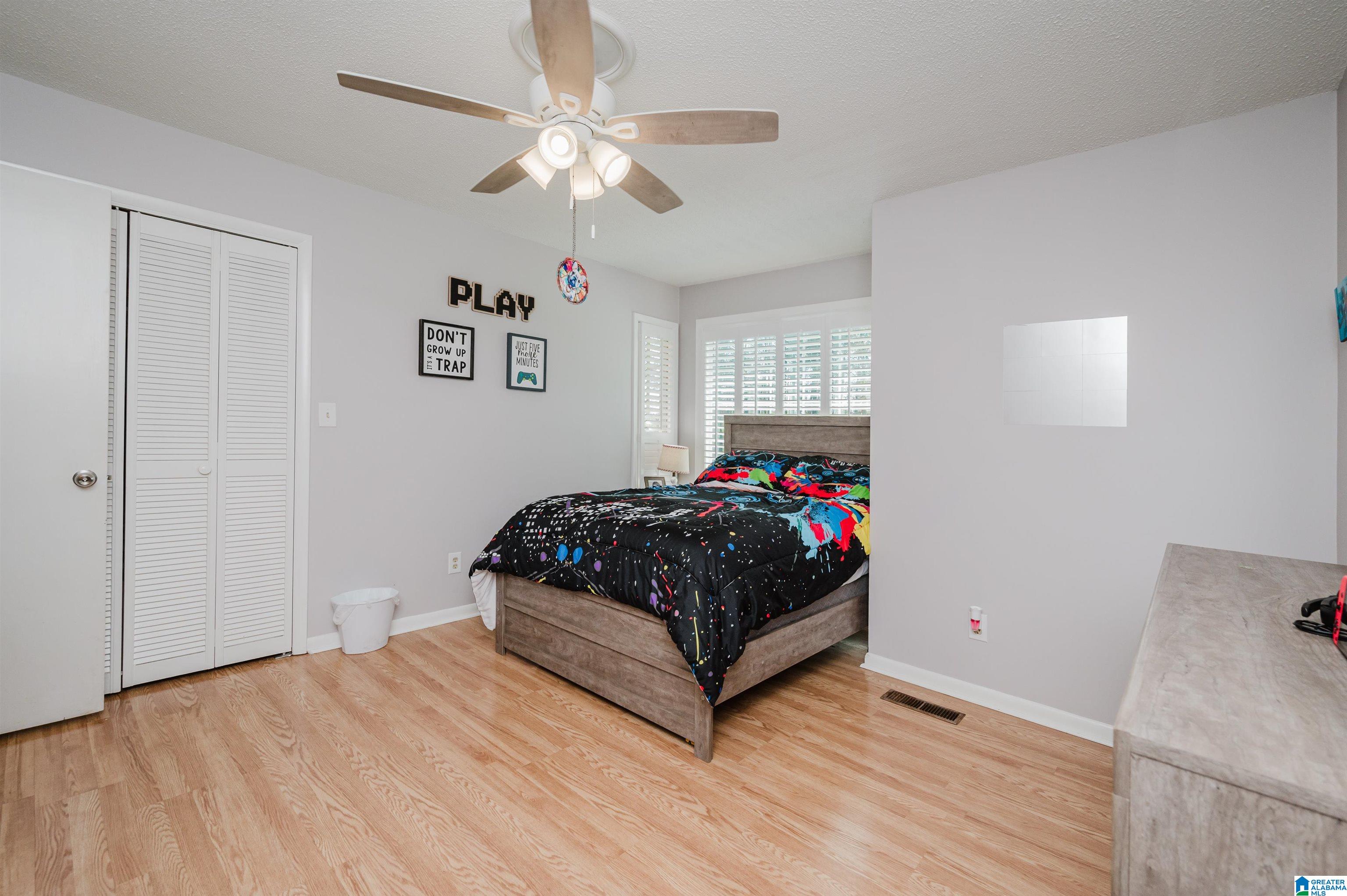 445 RIDGEWOOD DRIVE