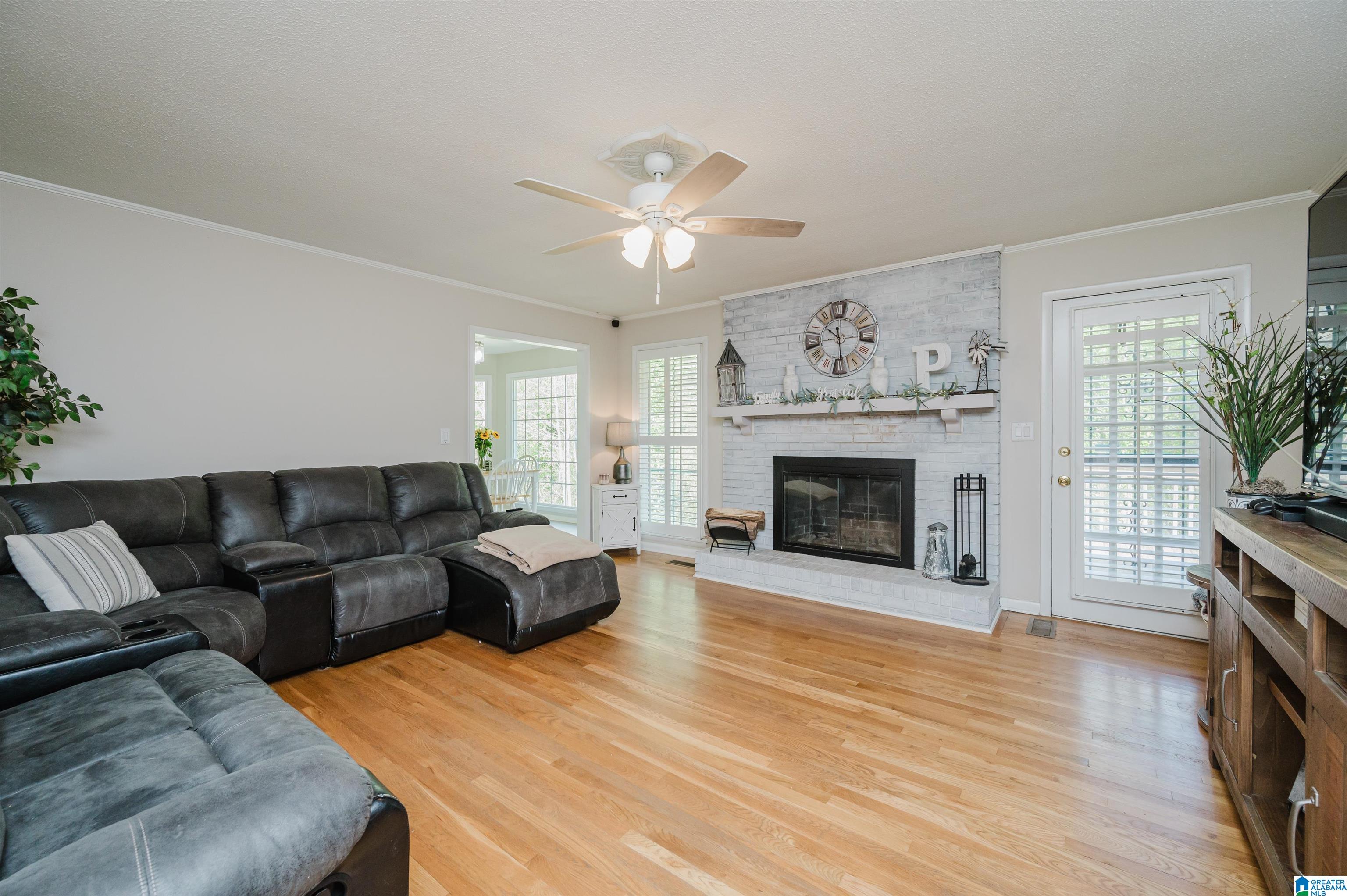 445 RIDGEWOOD DRIVE
