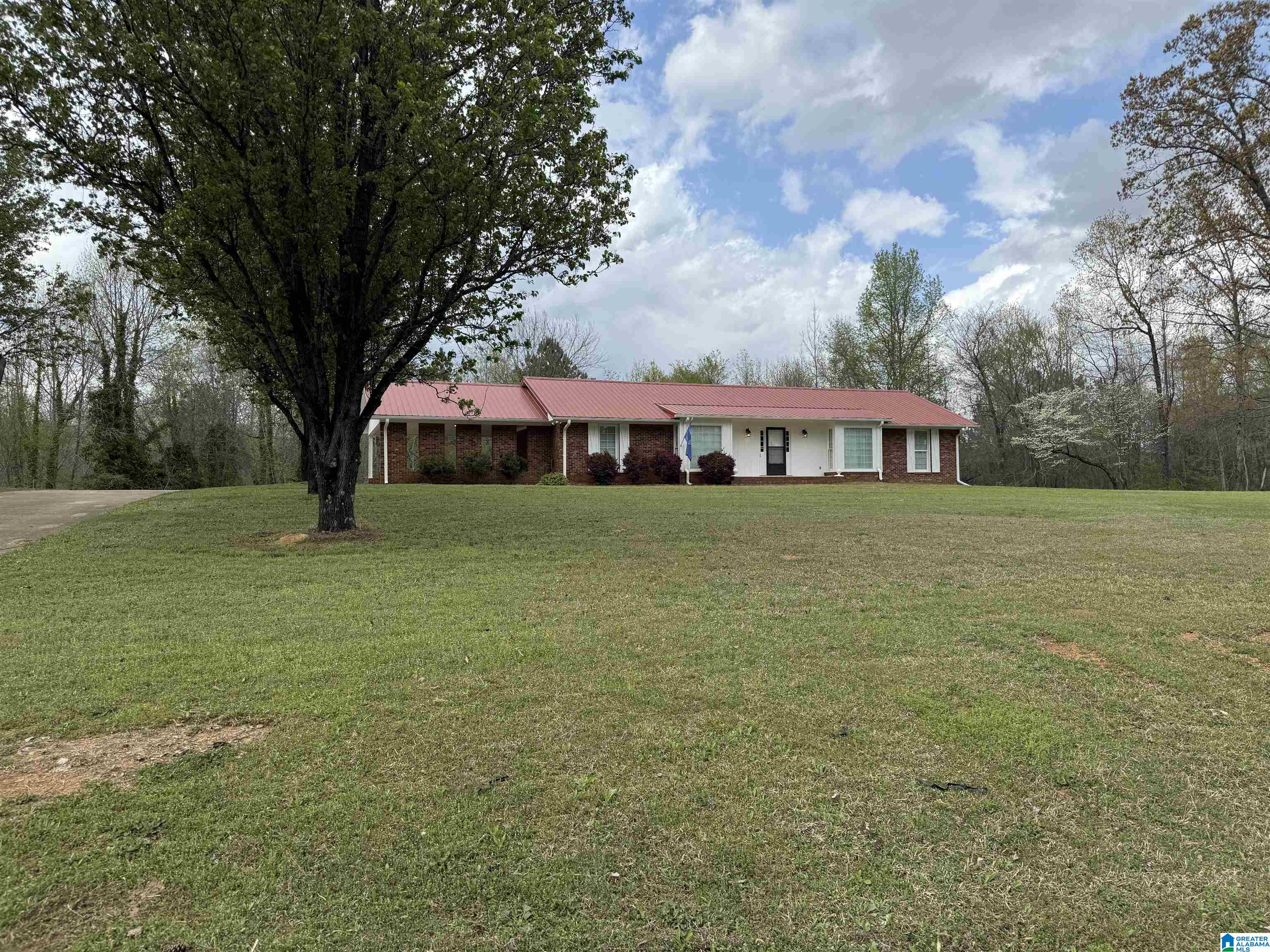 445 RIDGEWOOD DRIVE