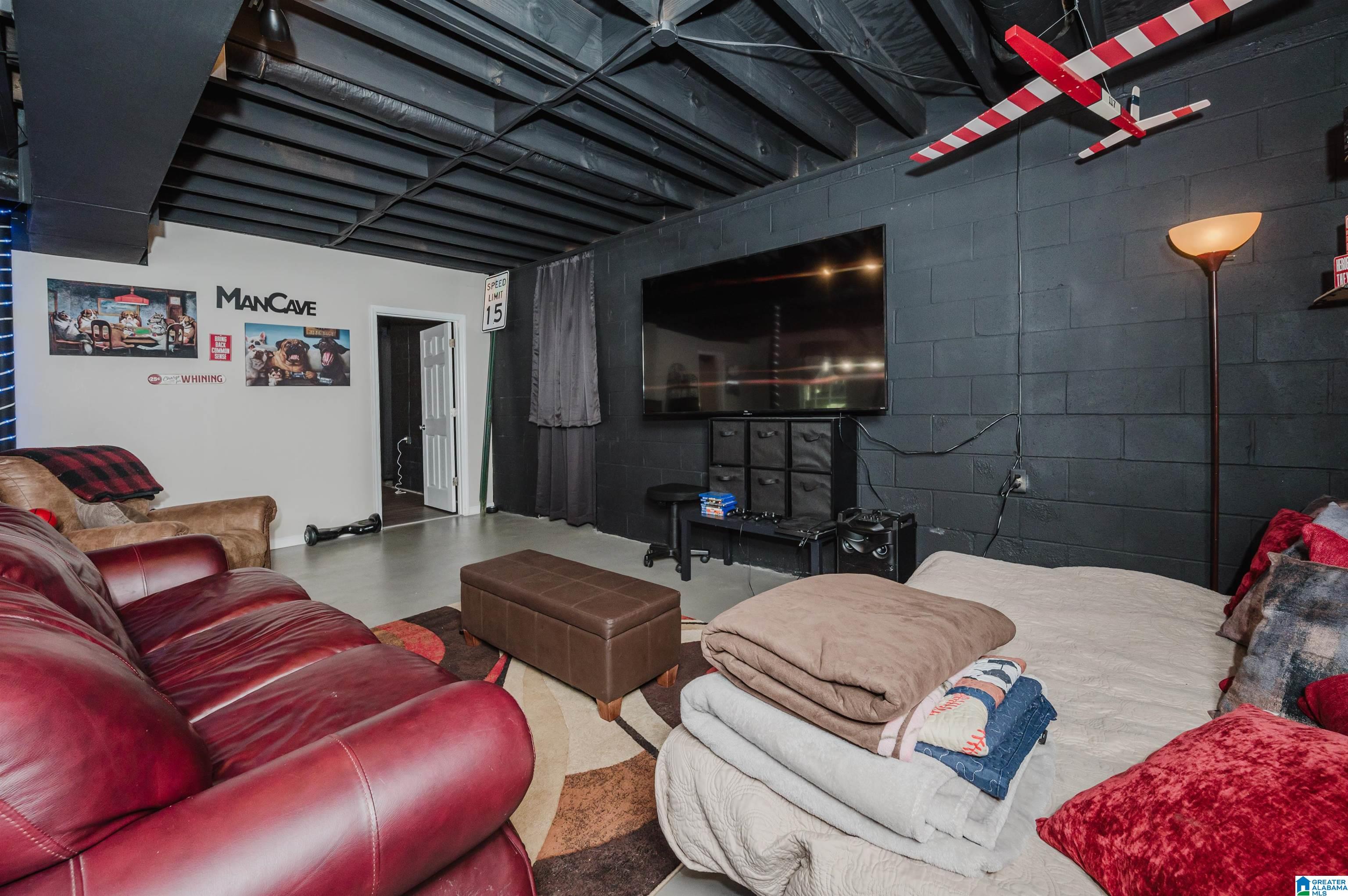 445 RIDGEWOOD DRIVE