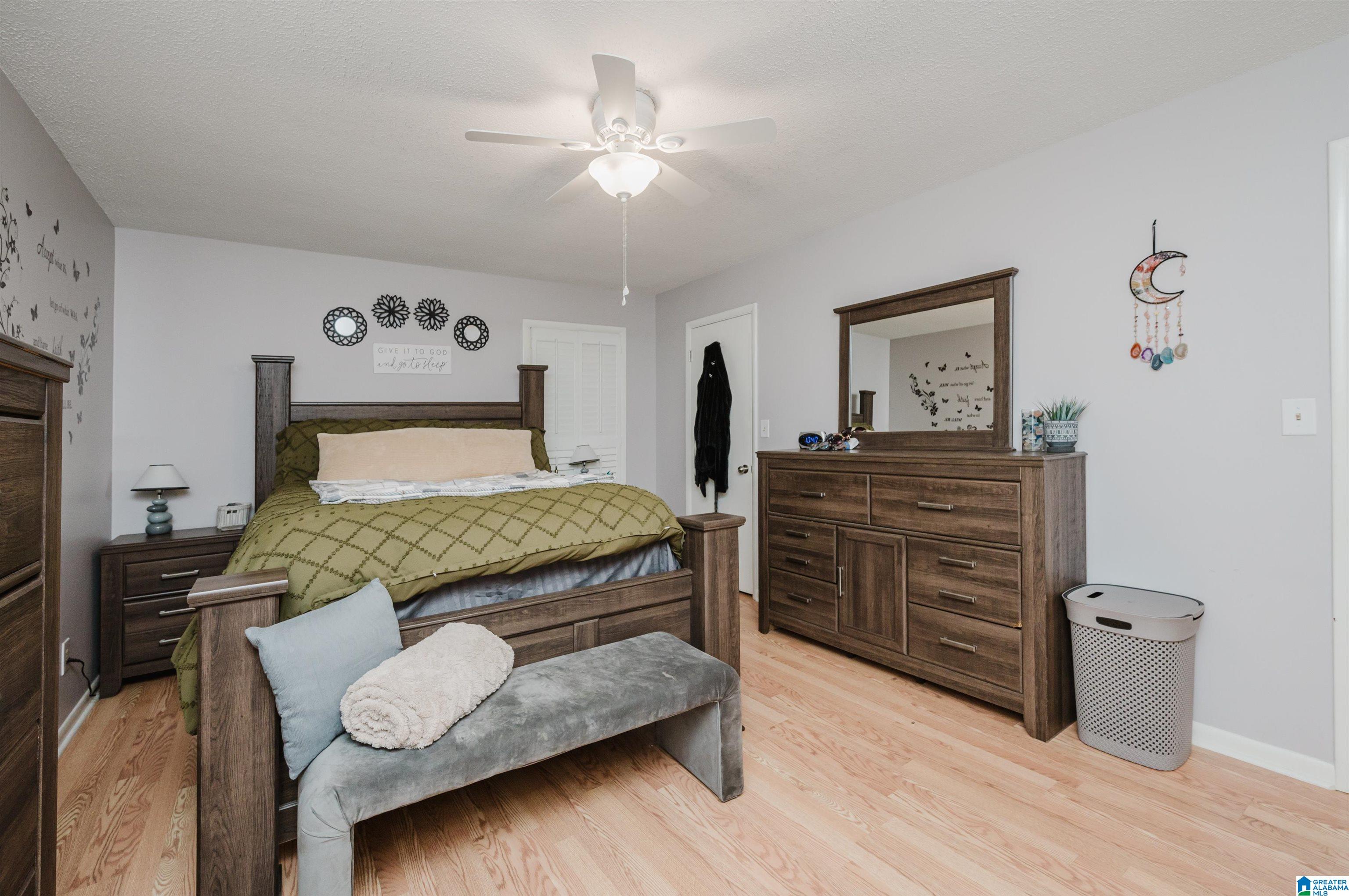445 RIDGEWOOD DRIVE