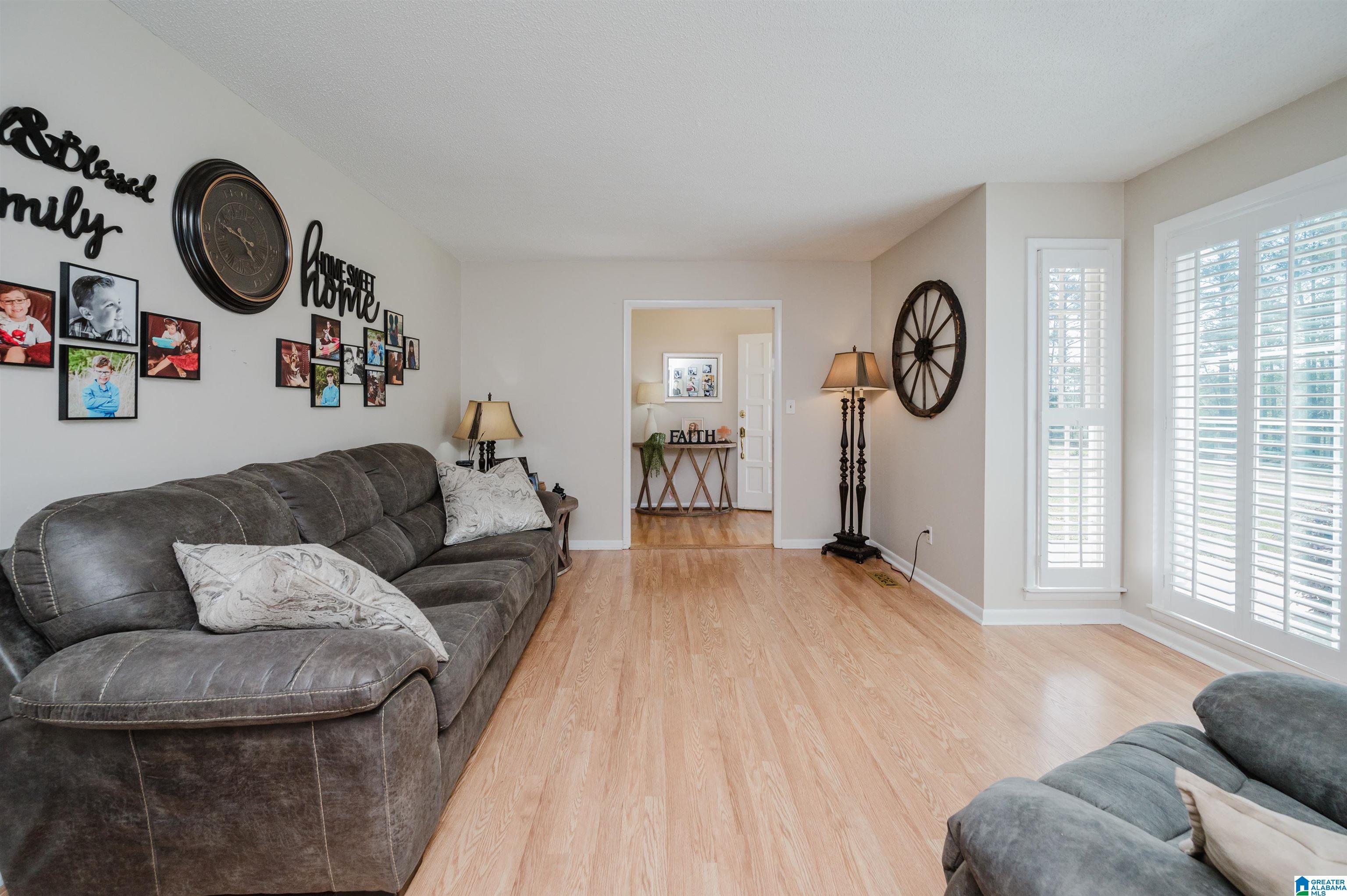445 RIDGEWOOD DRIVE