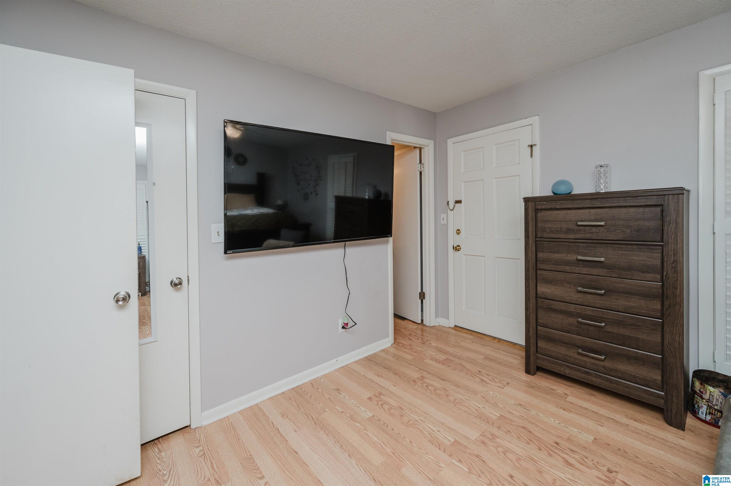 445 RIDGEWOOD DRIVE