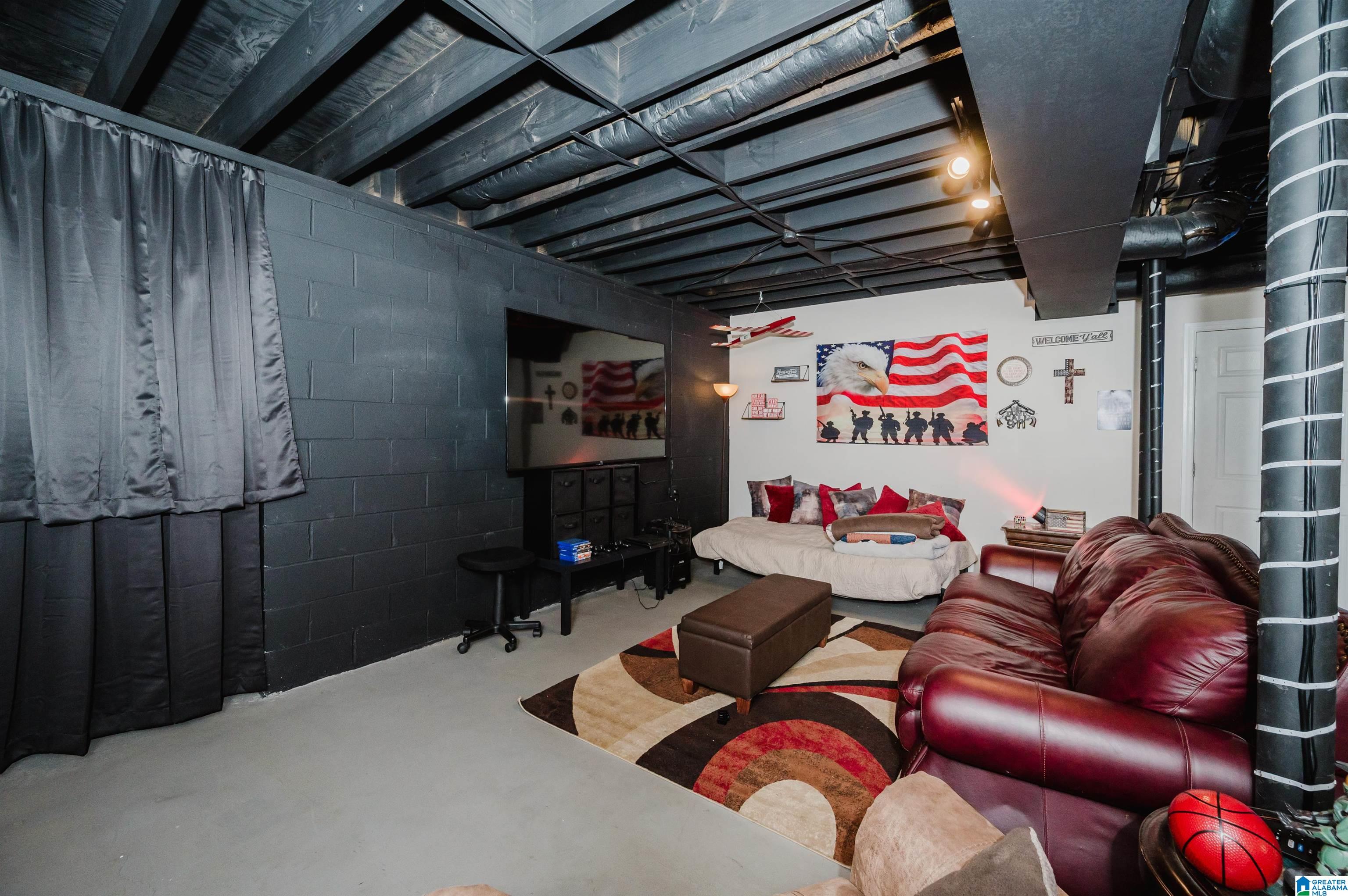 445 RIDGEWOOD DRIVE