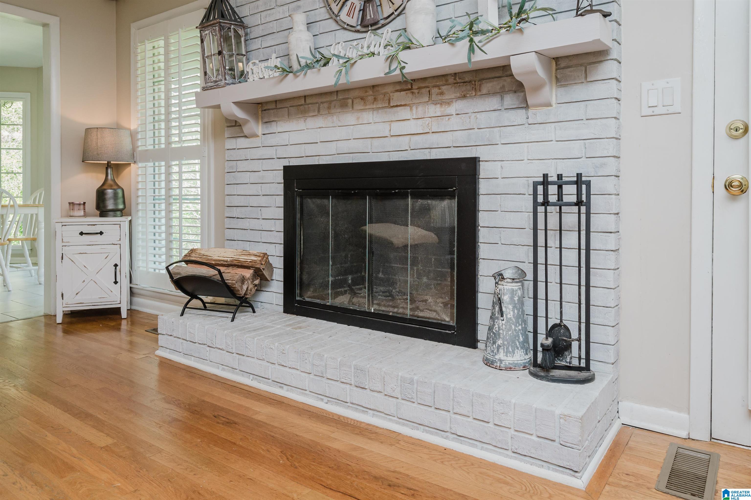445 RIDGEWOOD DRIVE