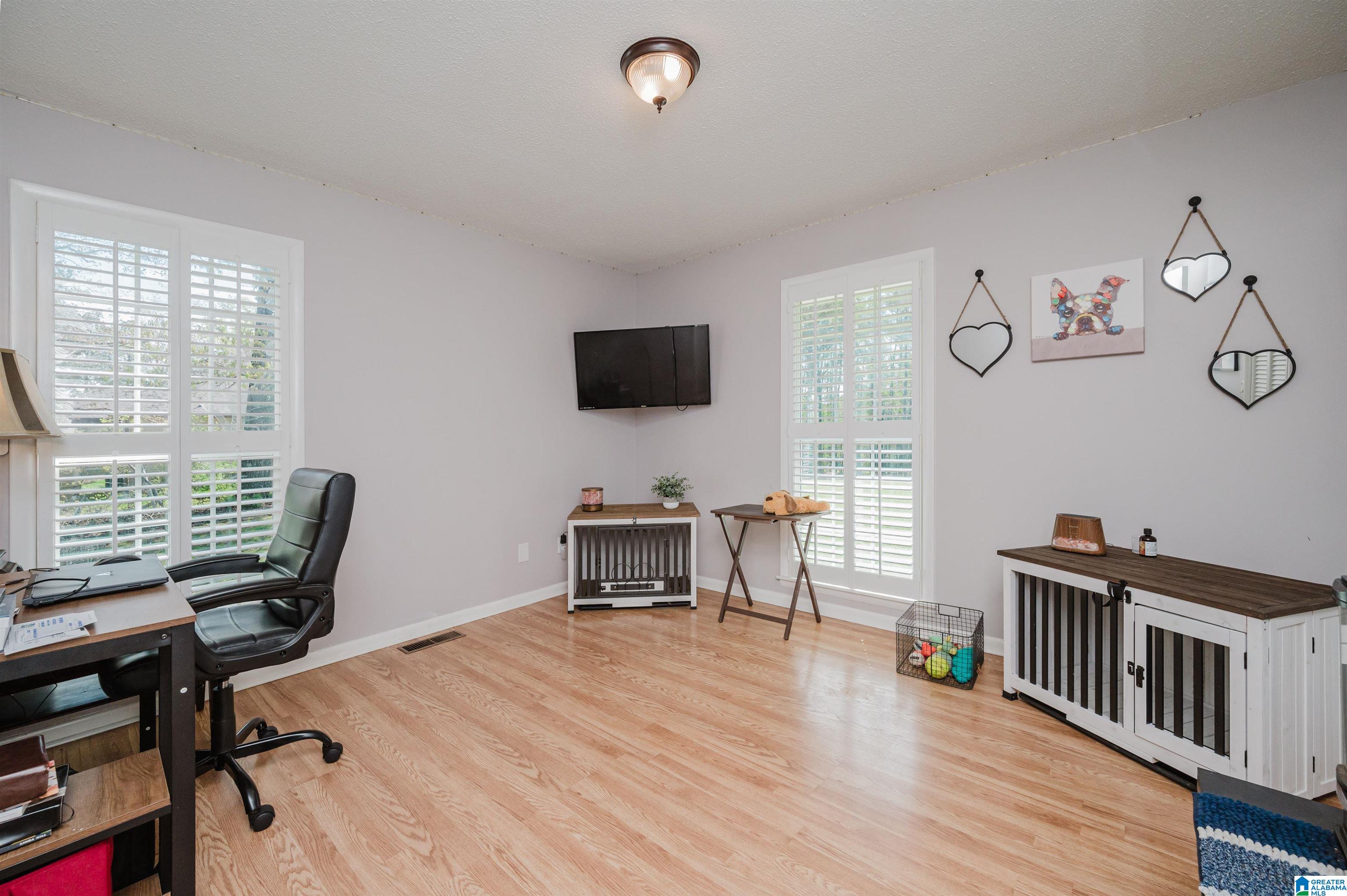 445 RIDGEWOOD DRIVE