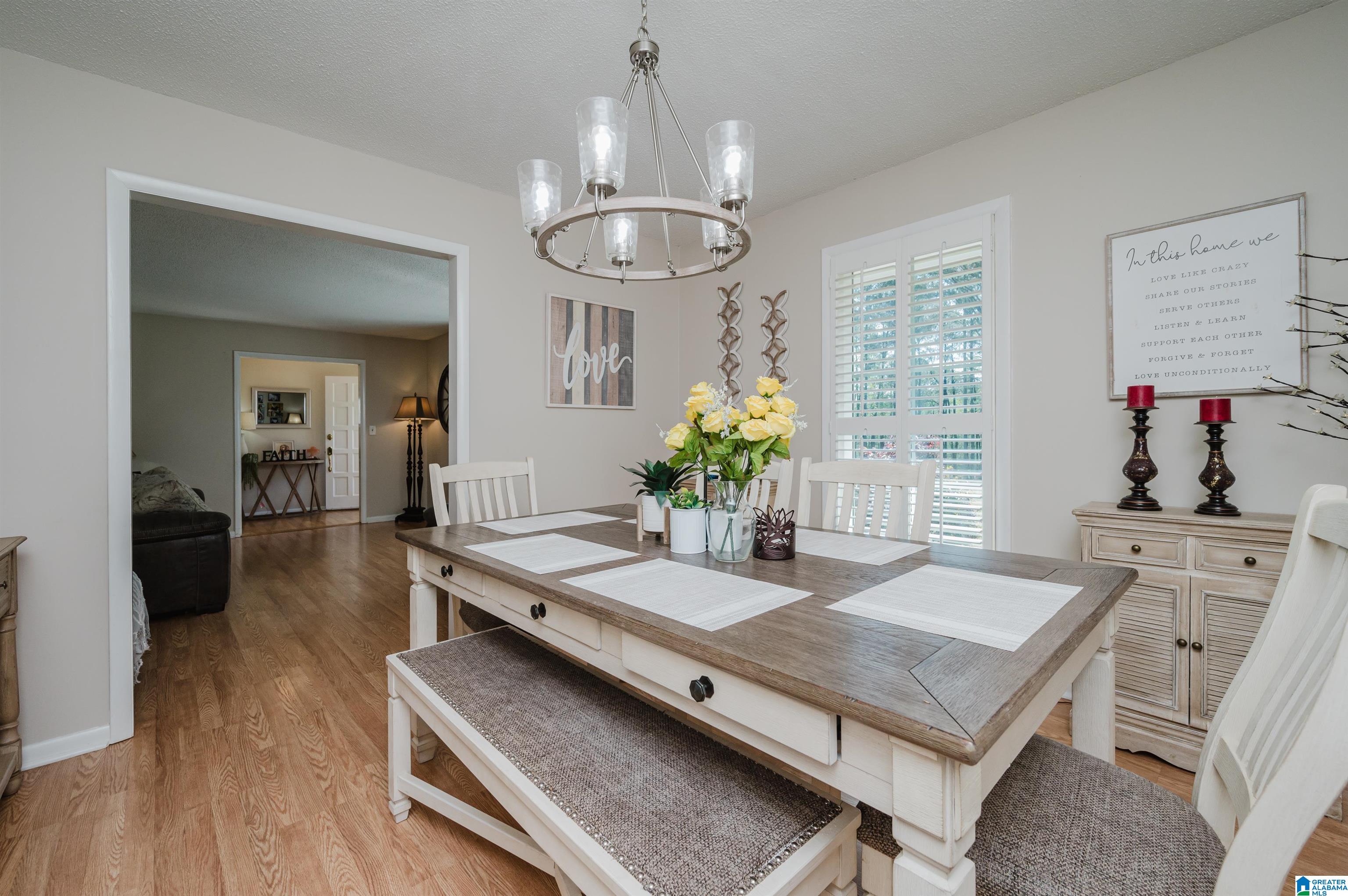 445 RIDGEWOOD DRIVE