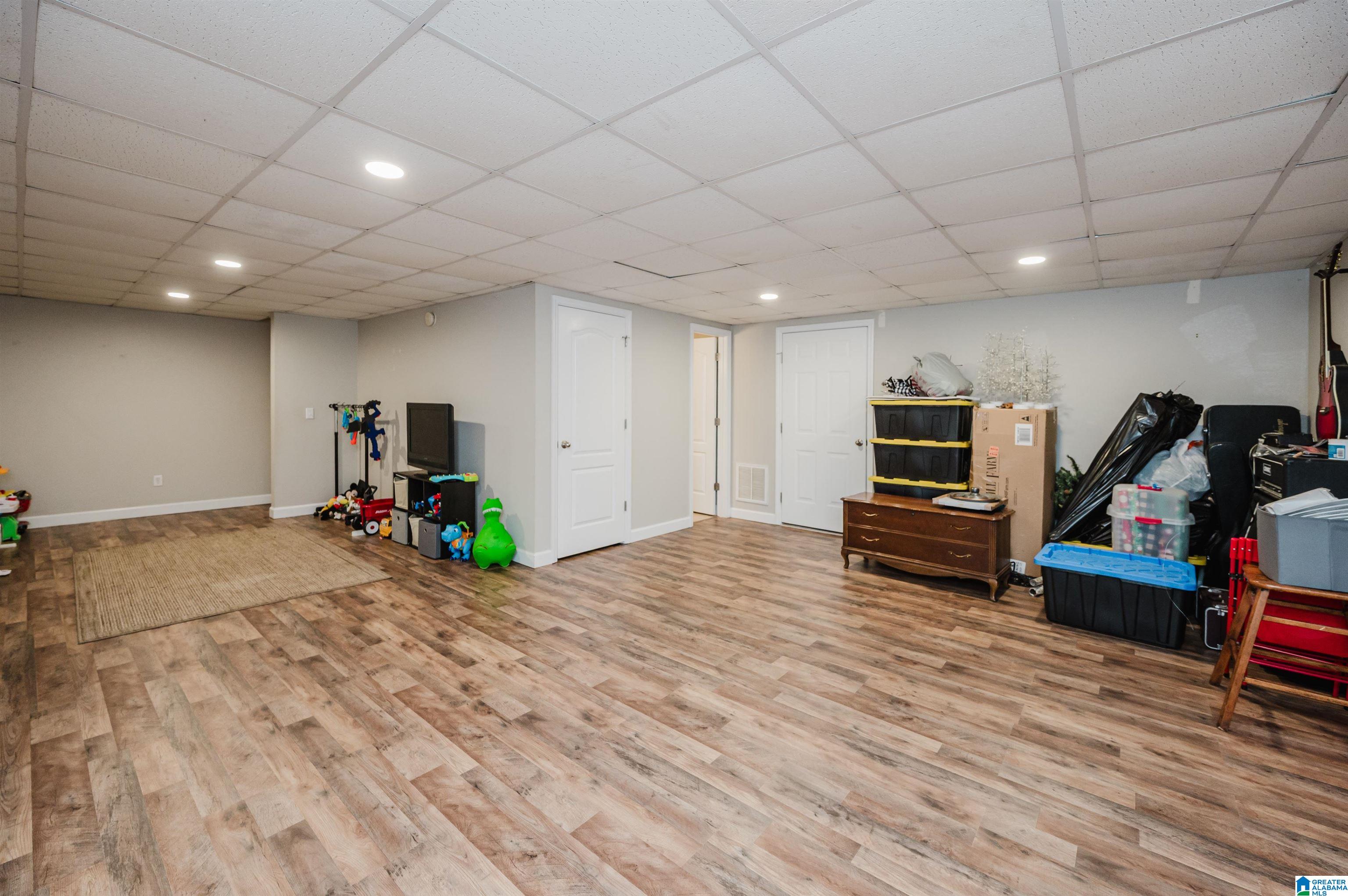 585 ROBBINS ROAD