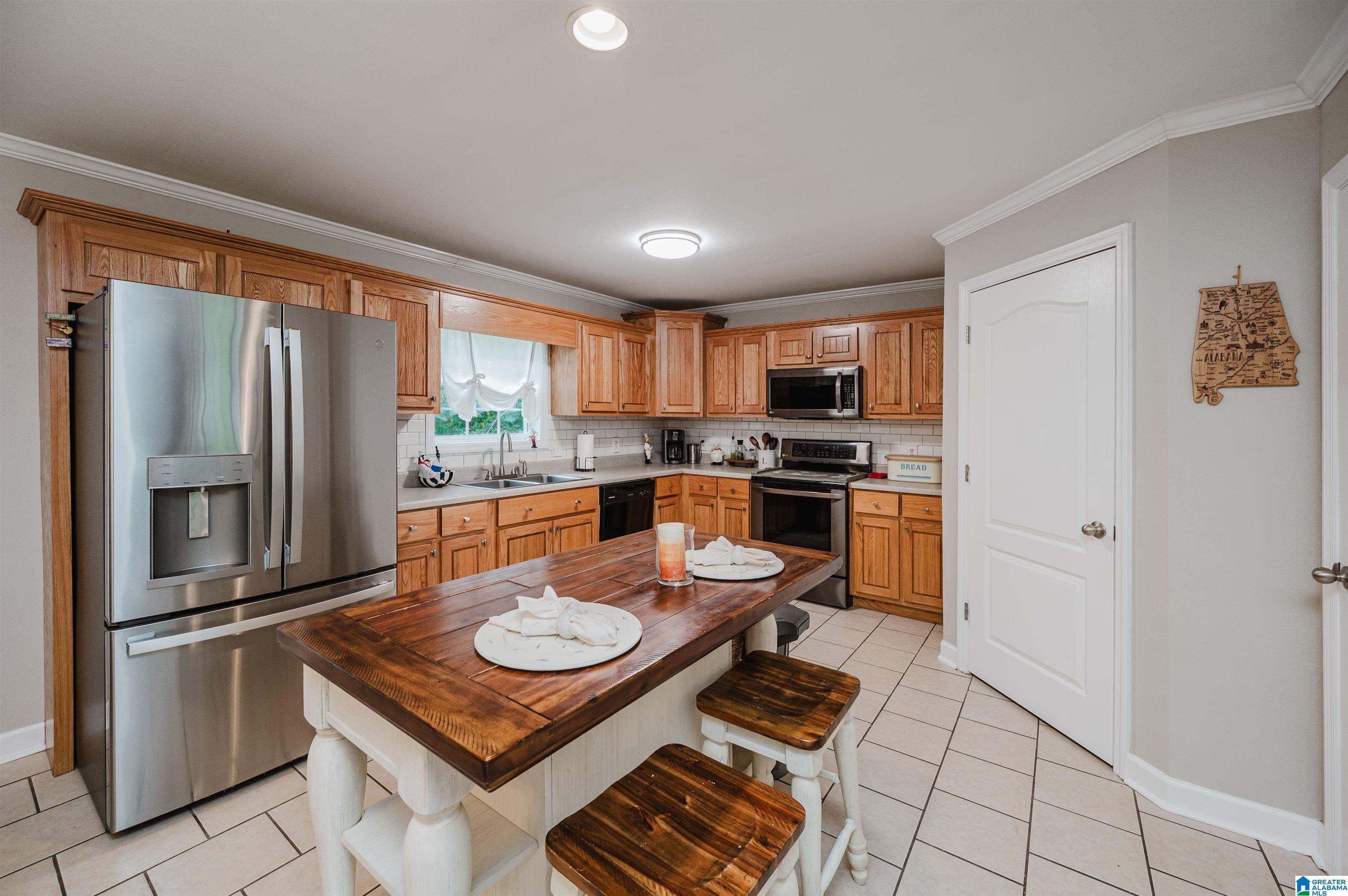 585 ROBBINS ROAD