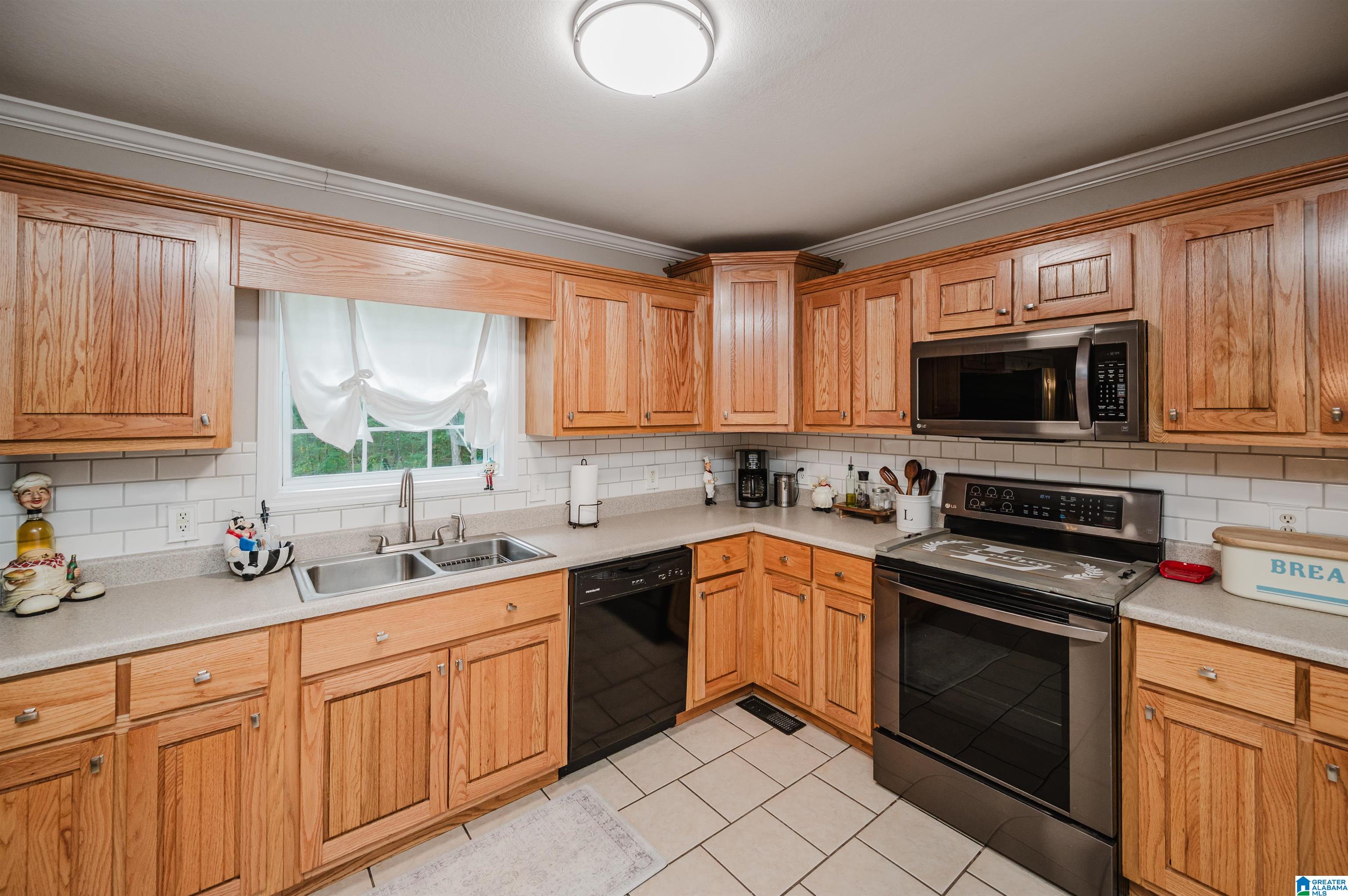 585 ROBBINS ROAD