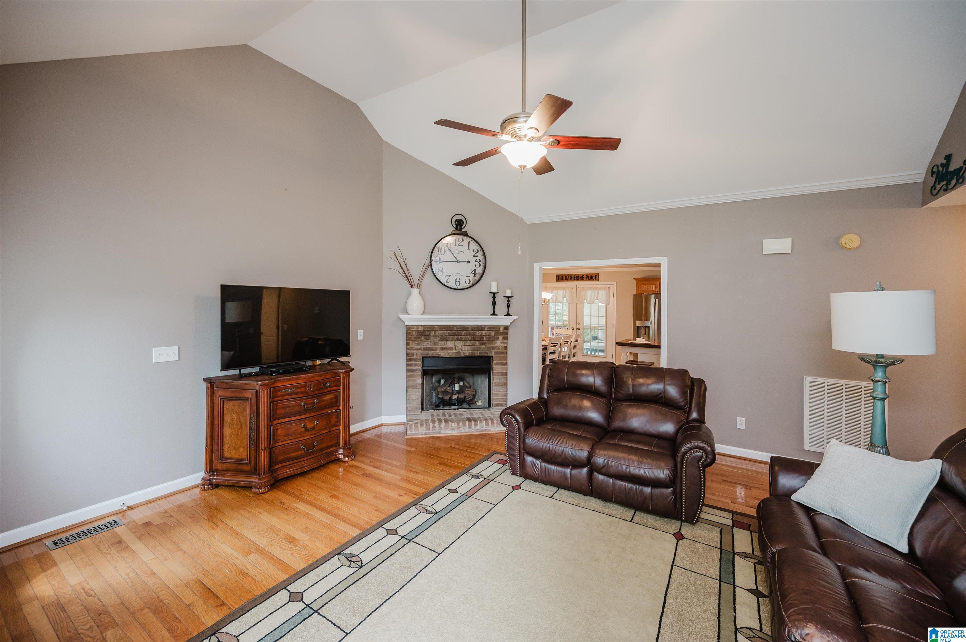 585 ROBBINS ROAD