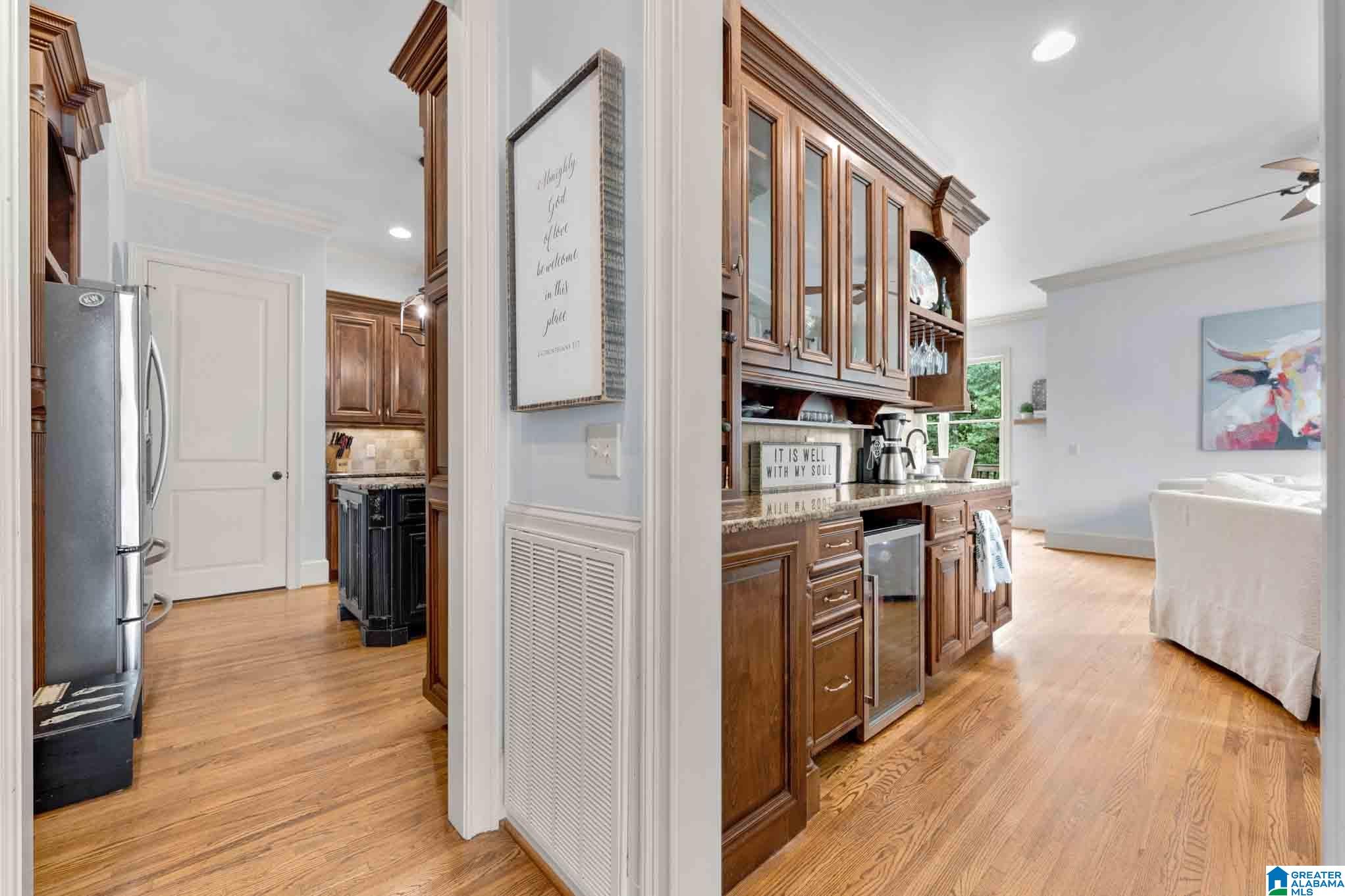805 ROSEMARY WAY