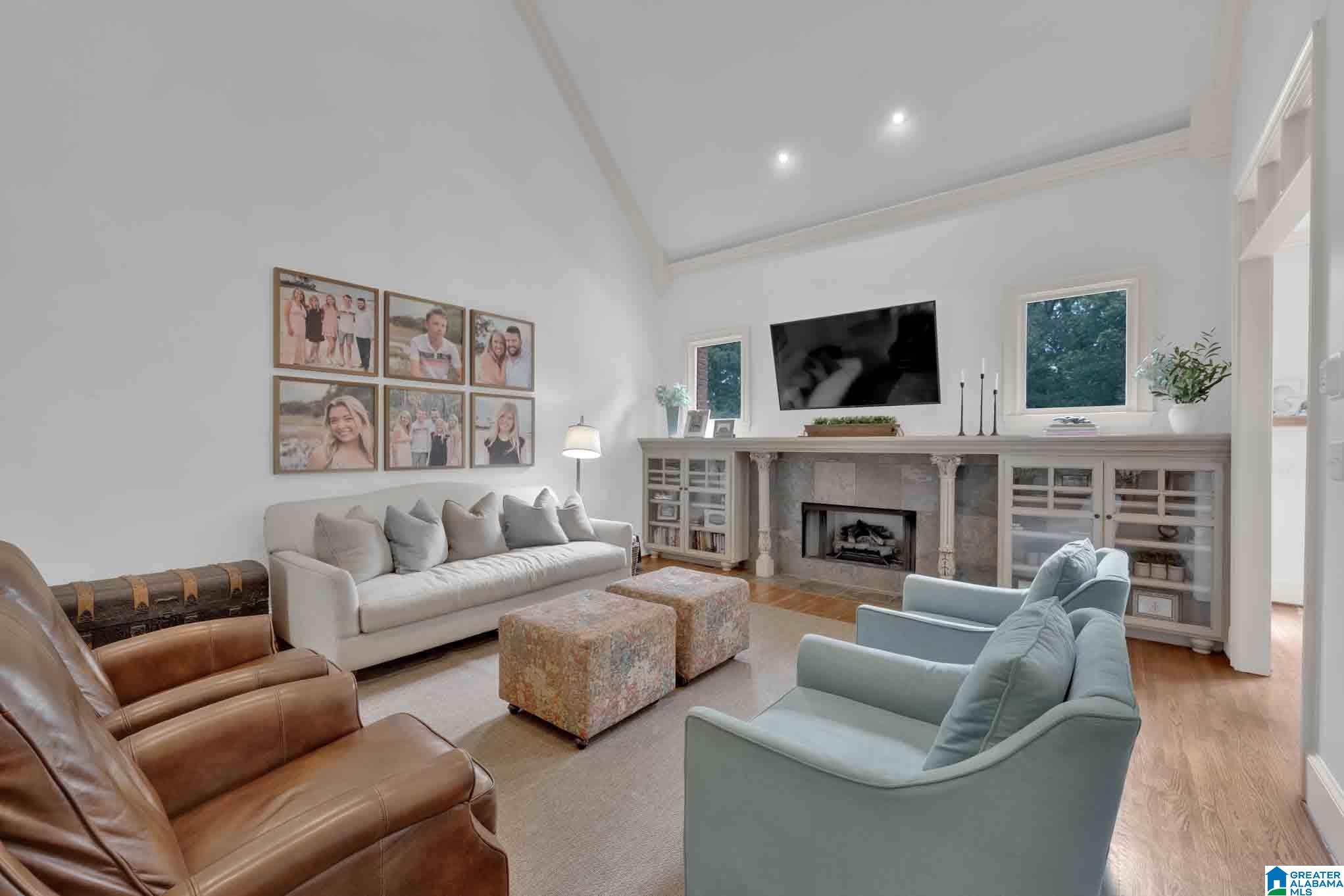 805 ROSEMARY WAY