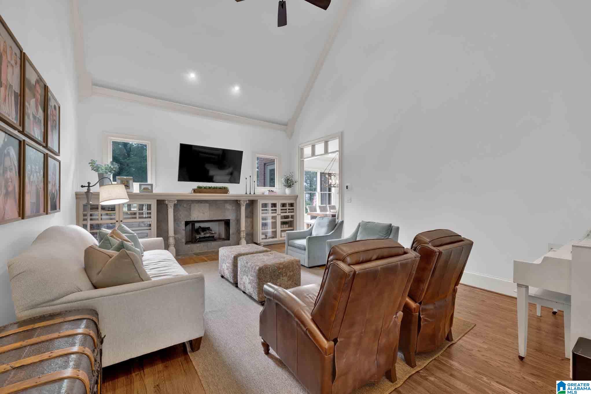 805 ROSEMARY WAY