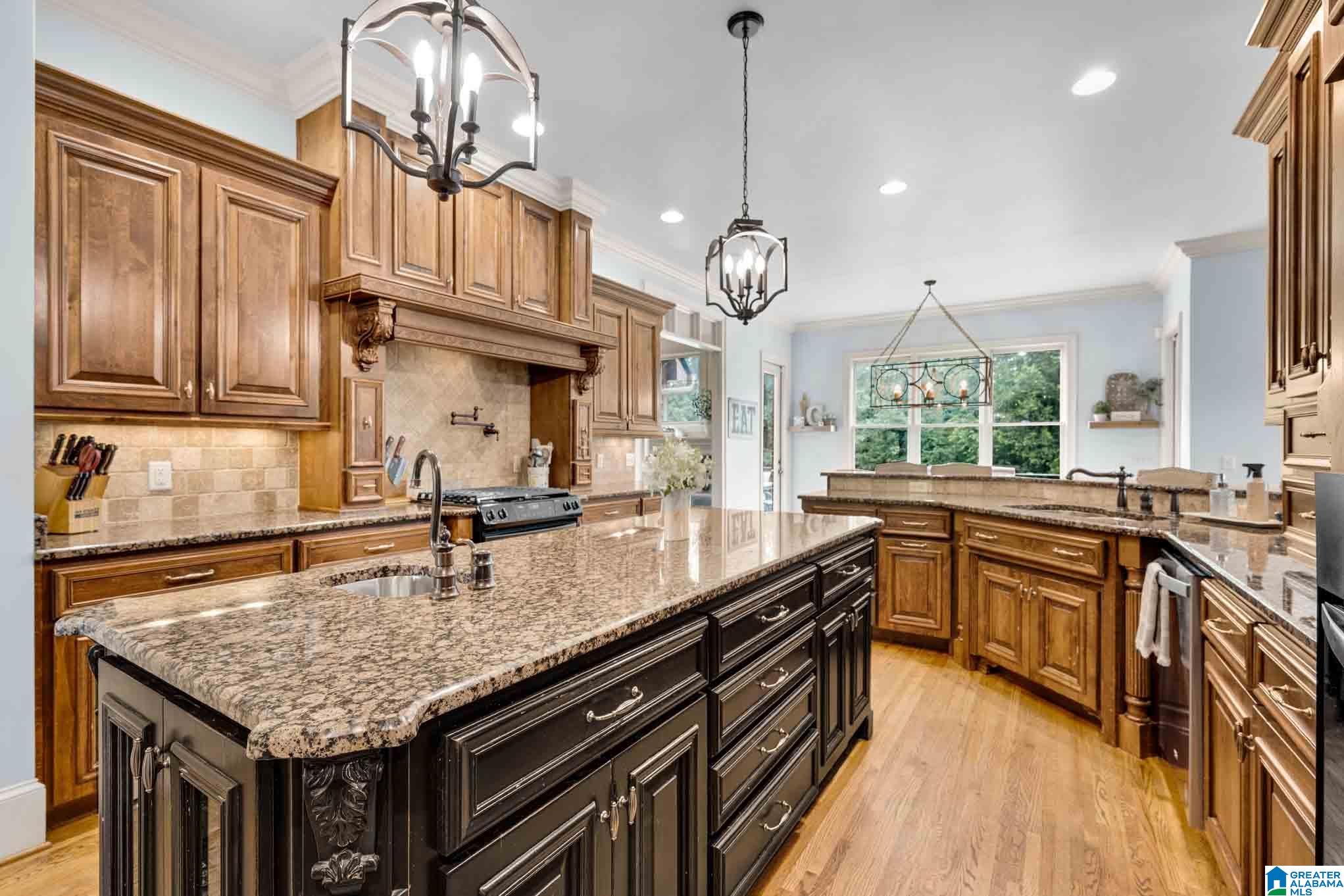 805 ROSEMARY WAY