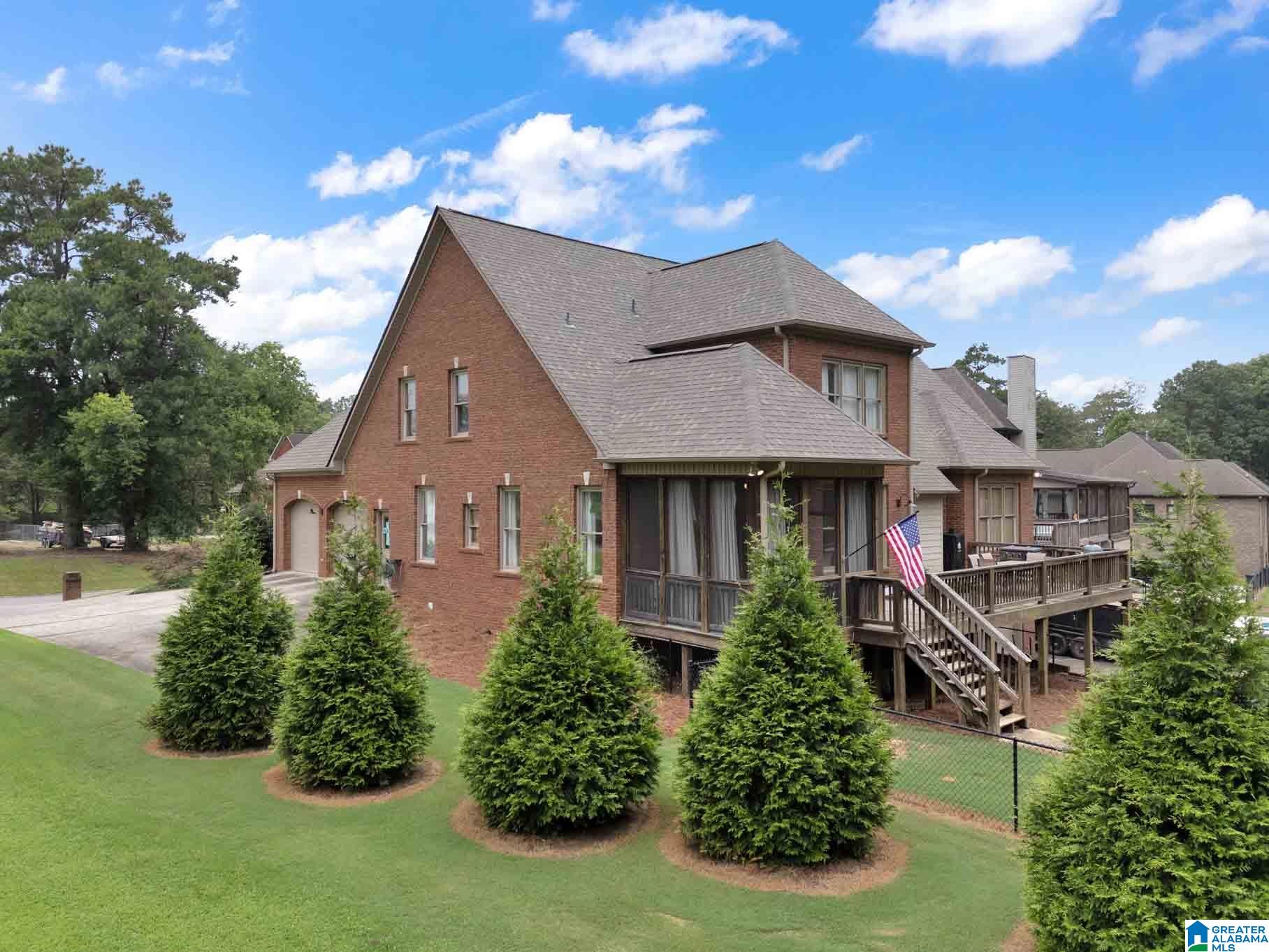 805 ROSEMARY WAY
