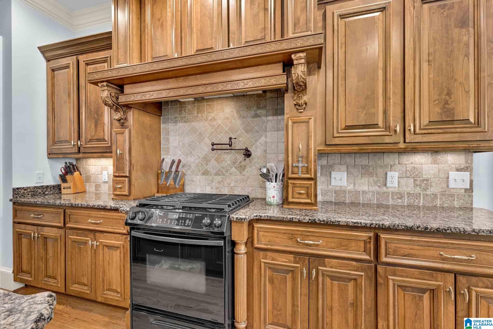 805 ROSEMARY WAY