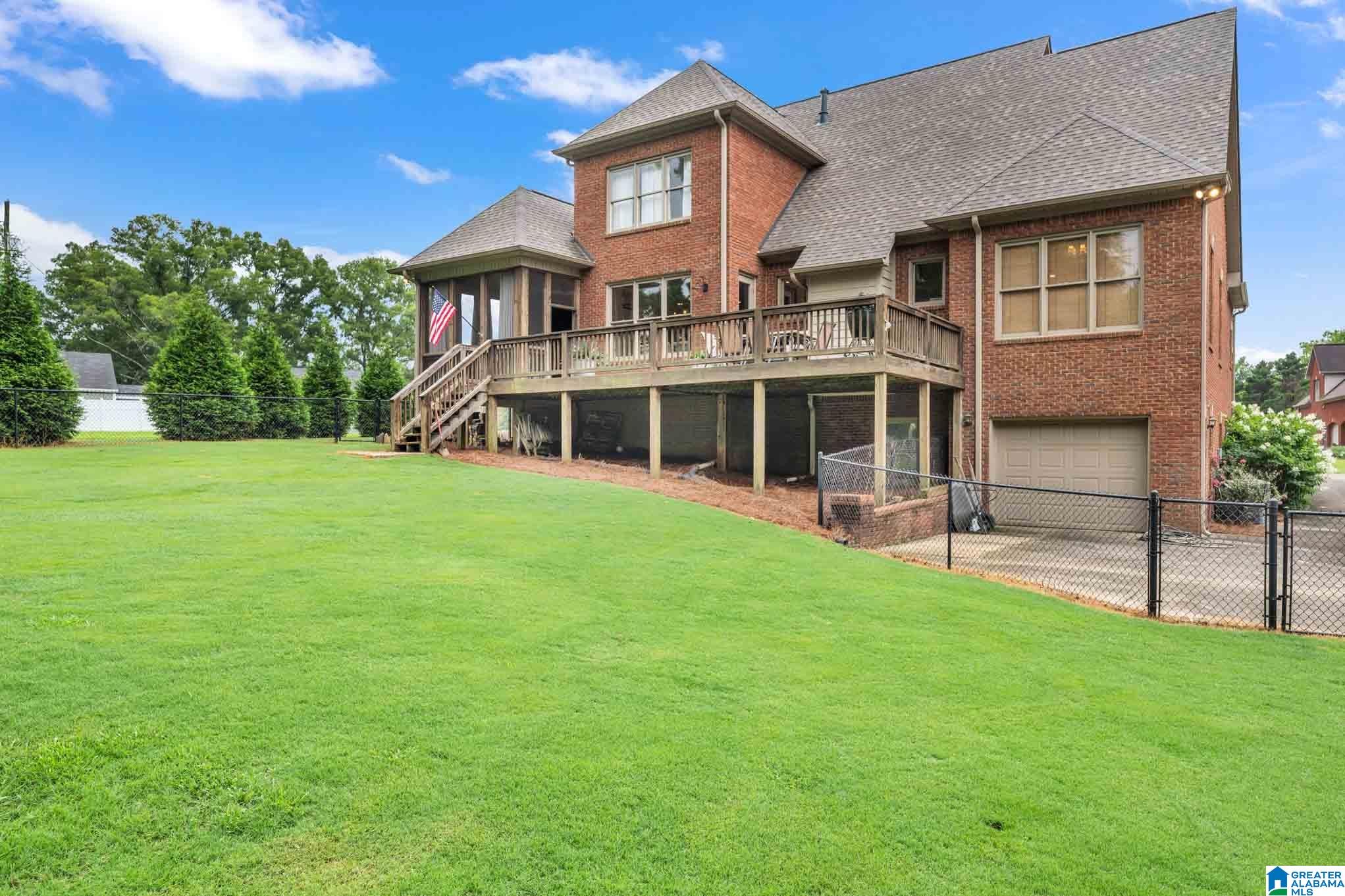 805 ROSEMARY WAY