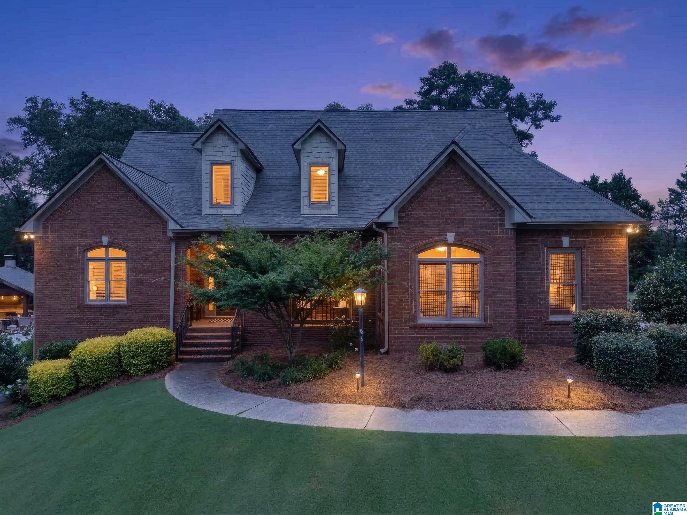 805 ROSEMARY WAY