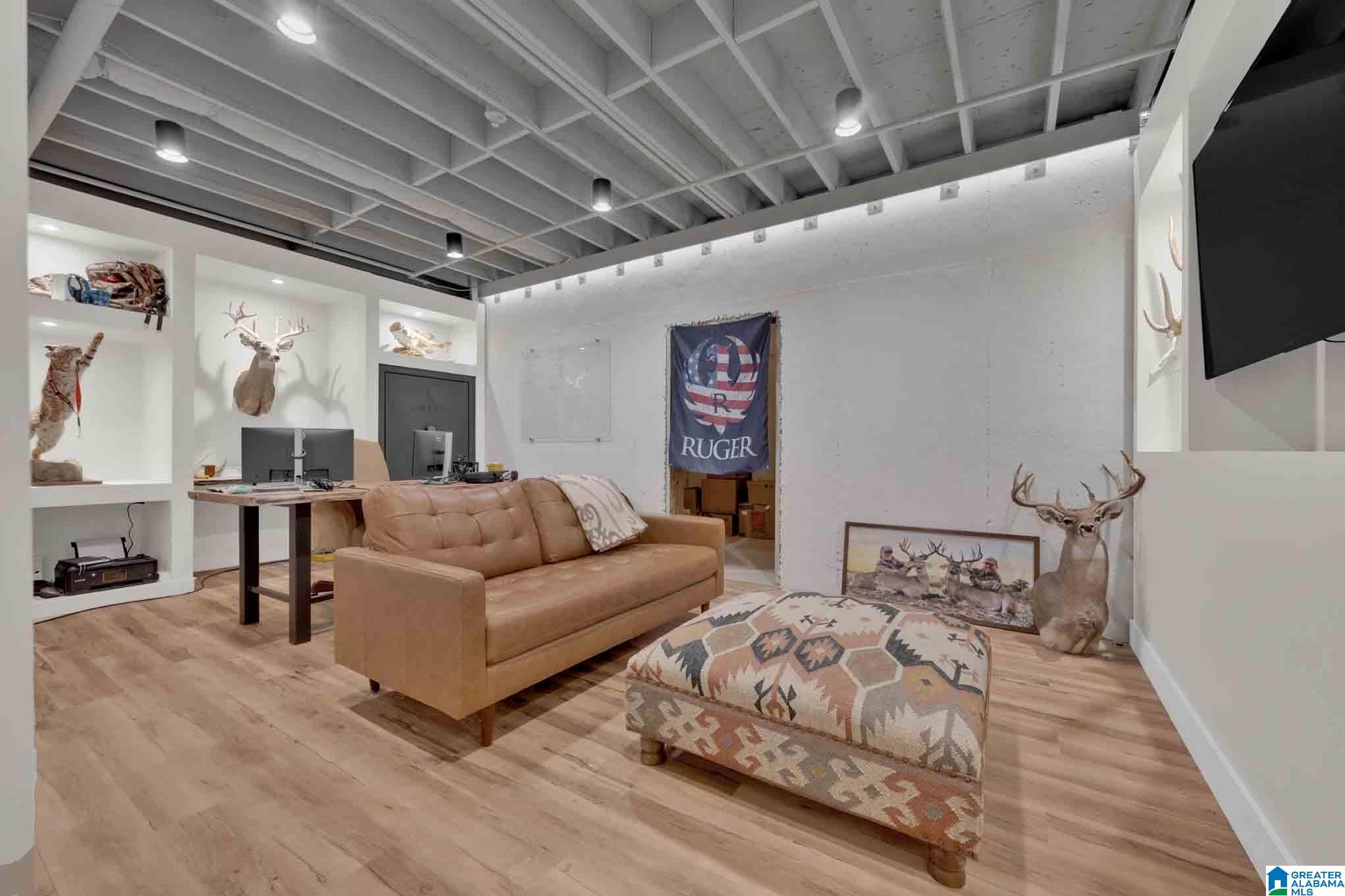 805 ROSEMARY WAY