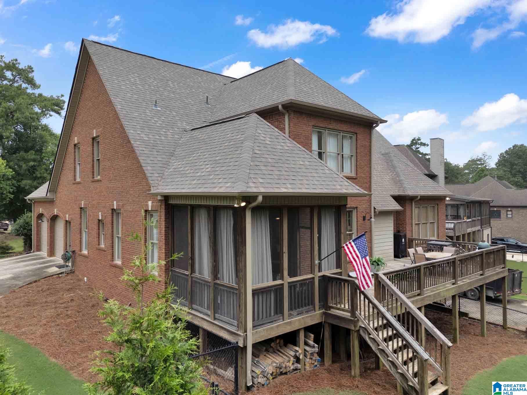 805 ROSEMARY WAY