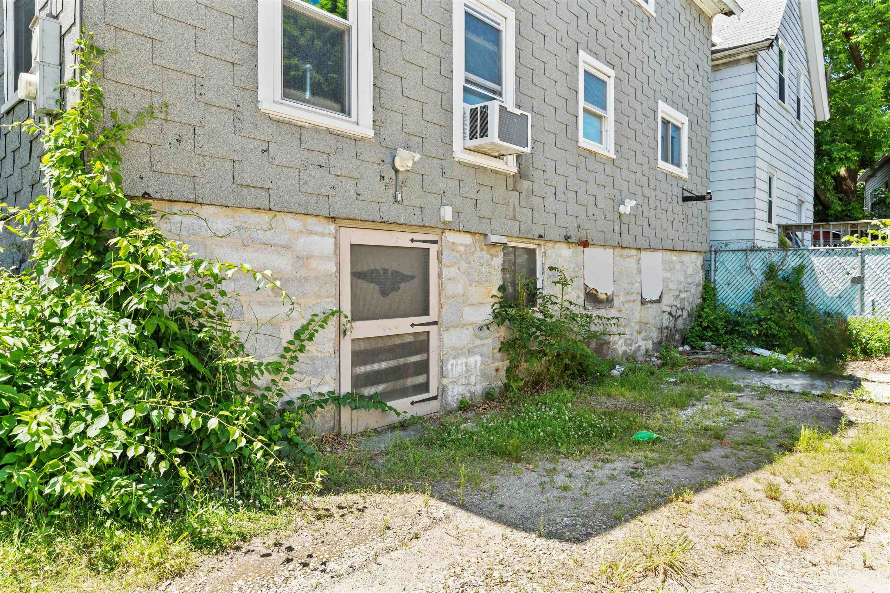 12 Crown Street