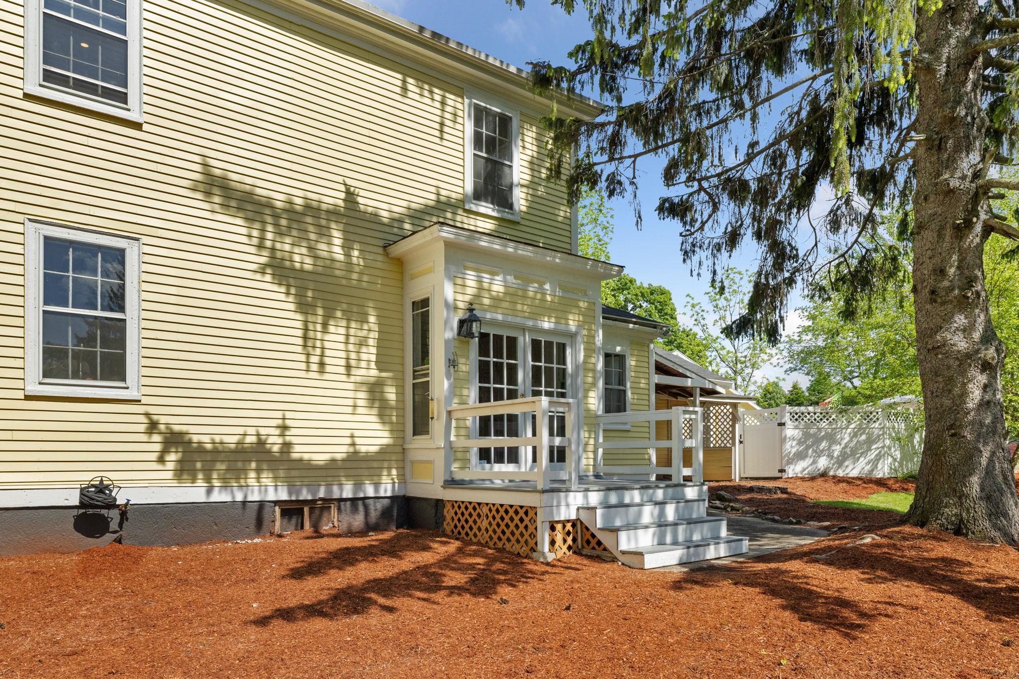 51 E Derry Road