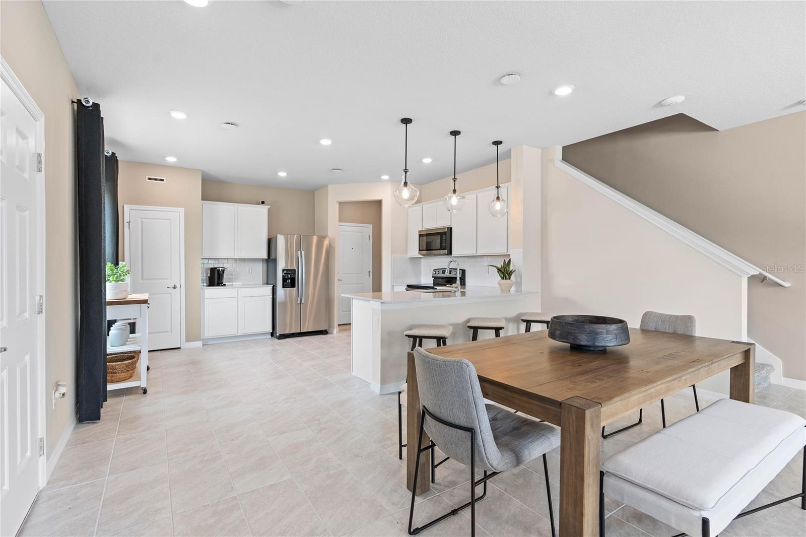 4710 SPARKLING SHELL AVE