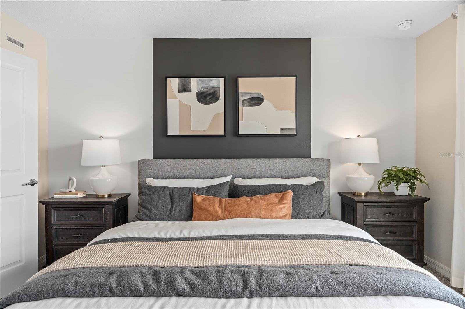 4710 SPARKLING SHELL AVE