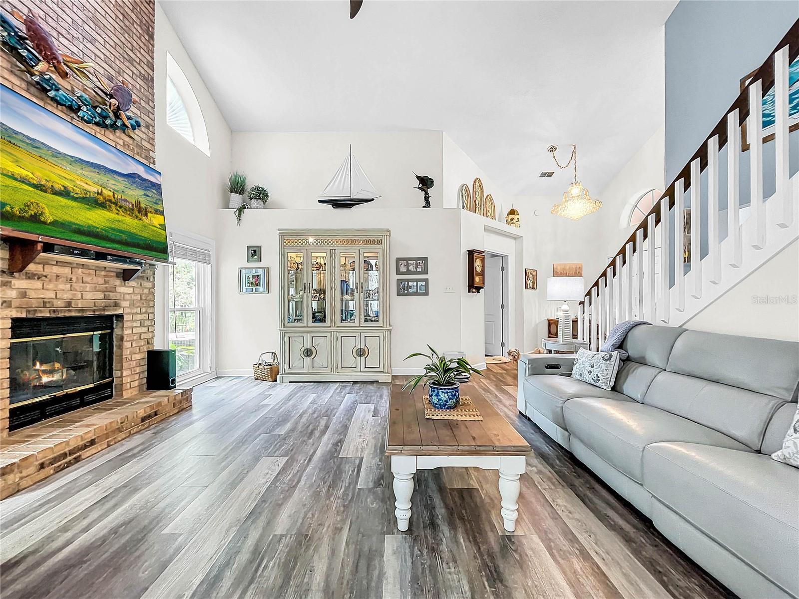 1711 SPINNING WHEEL DR