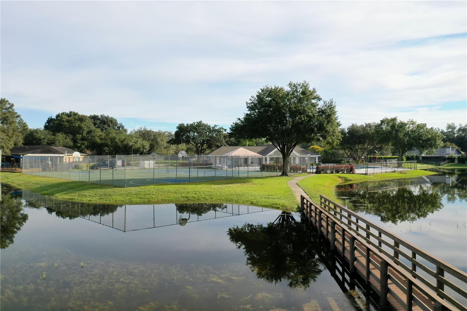 1711 SPINNING WHEEL DR