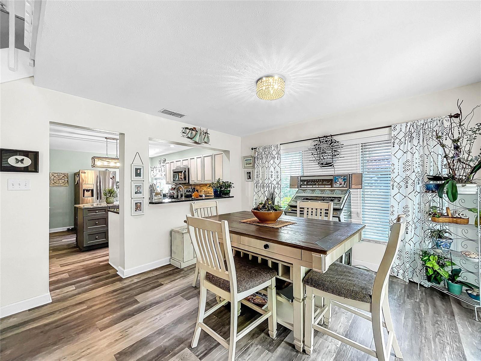 1711 SPINNING WHEEL DR