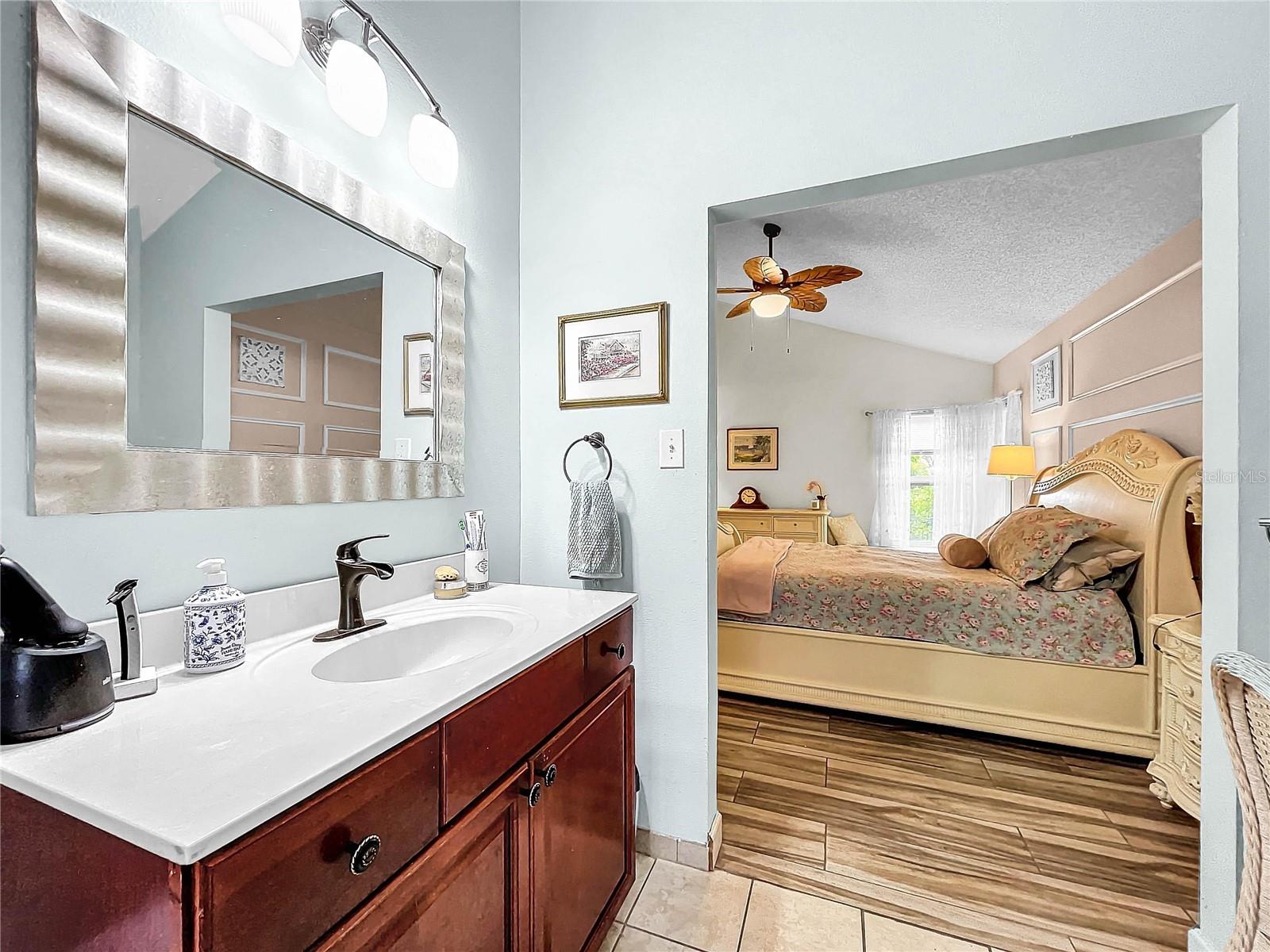 1711 SPINNING WHEEL DR