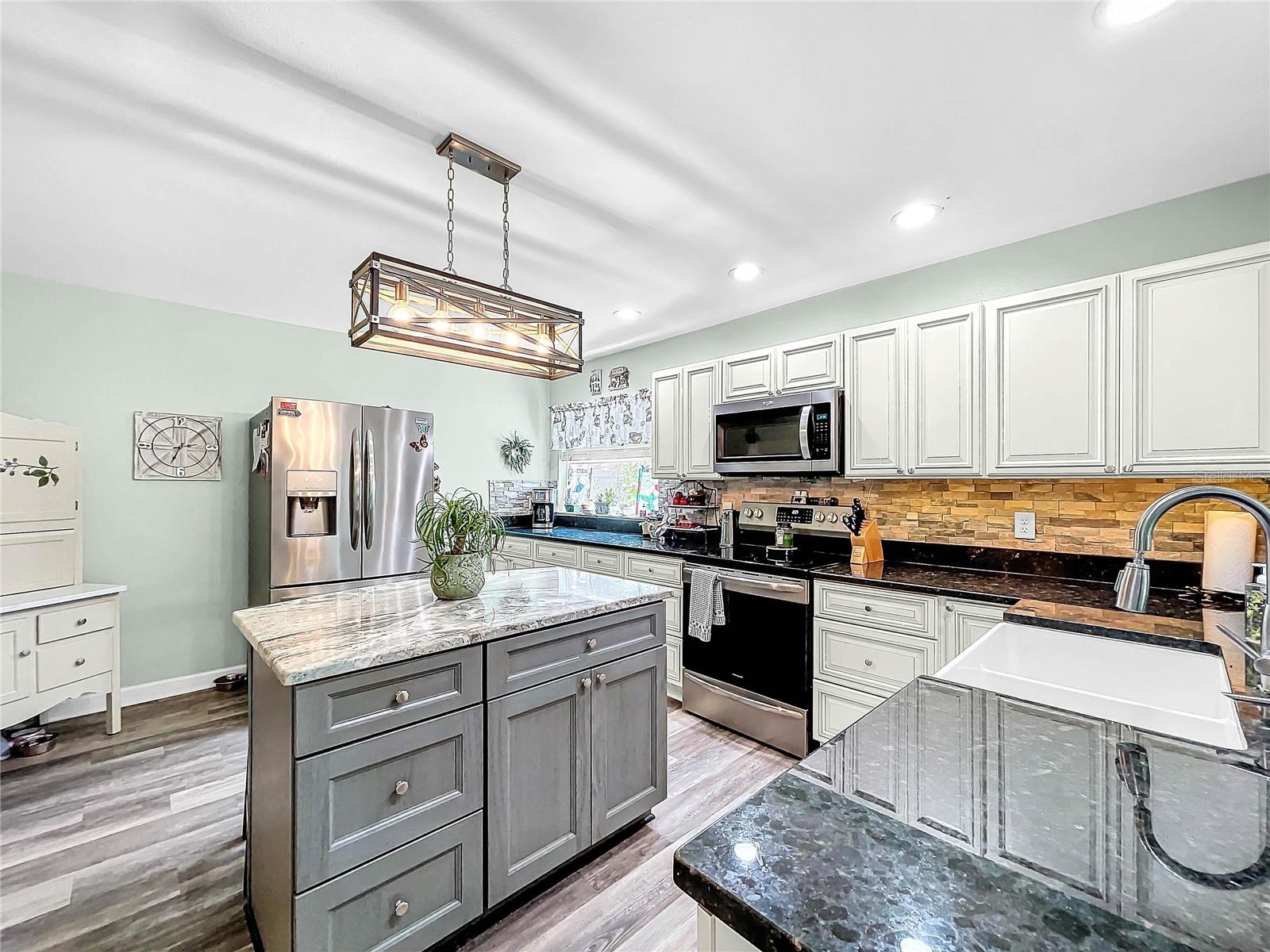 1711 SPINNING WHEEL DR