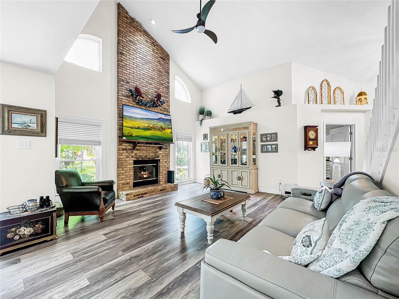 1711 SPINNING WHEEL DR