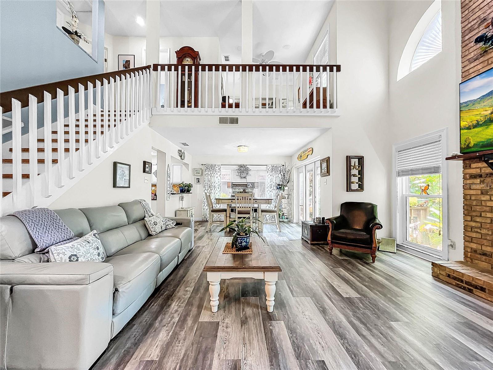 1711 SPINNING WHEEL DR