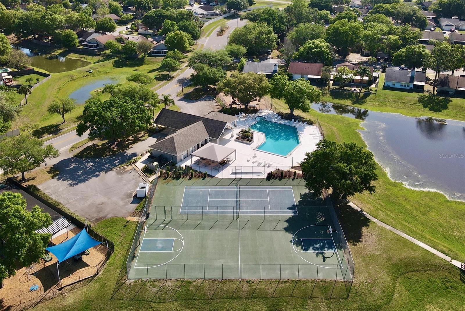 1711 SPINNING WHEEL DR