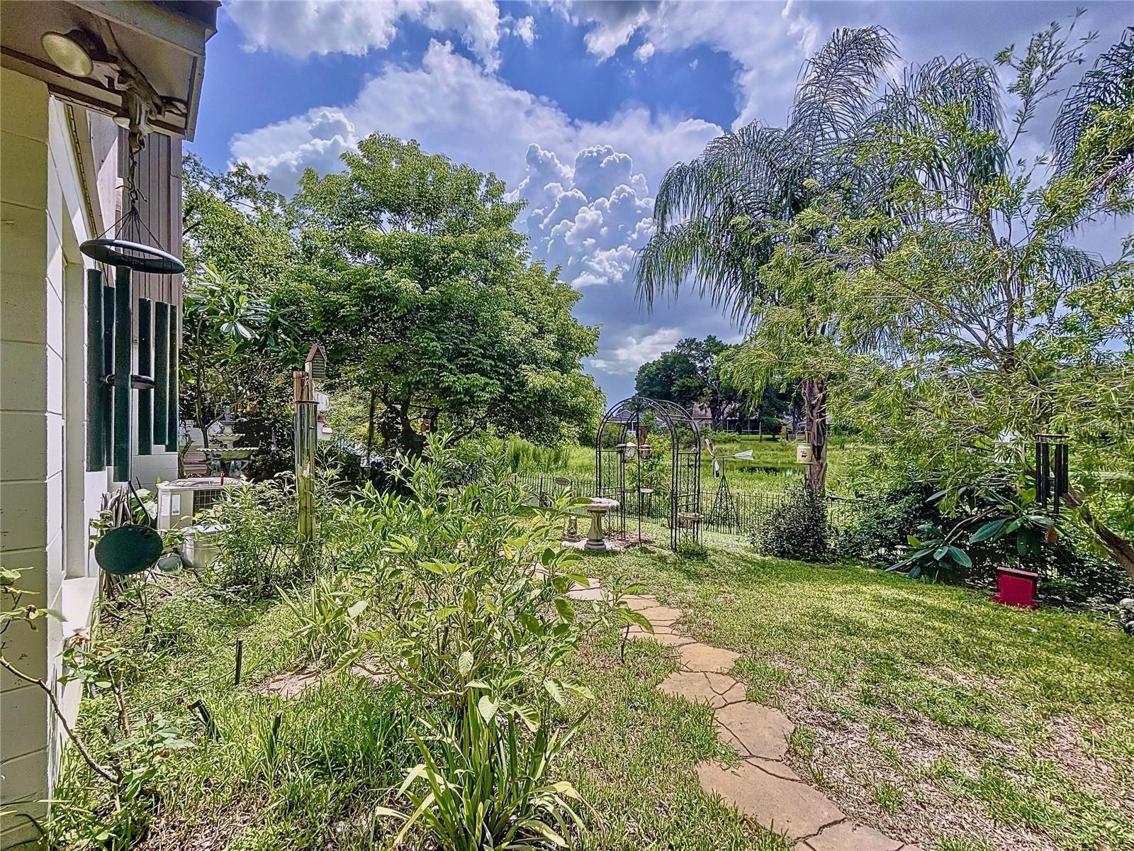 1711 SPINNING WHEEL DR