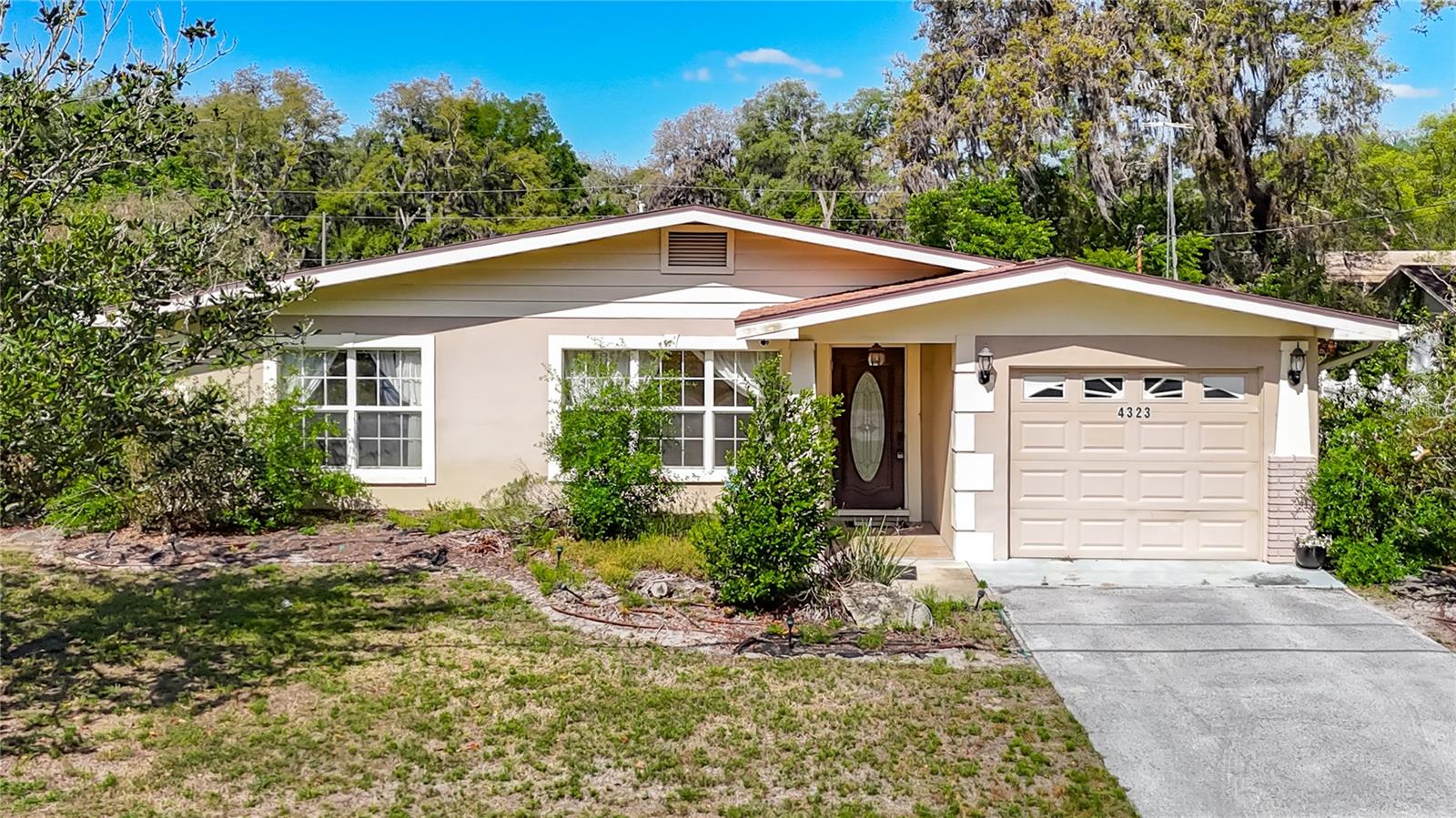 4323 5th St | Zephyrhills FL Home For Sale