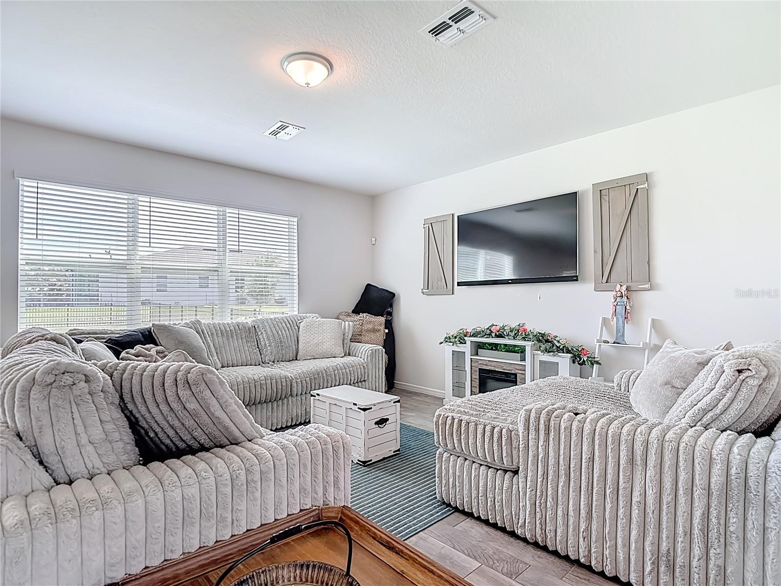 6136 BRADFORD WOODS DR