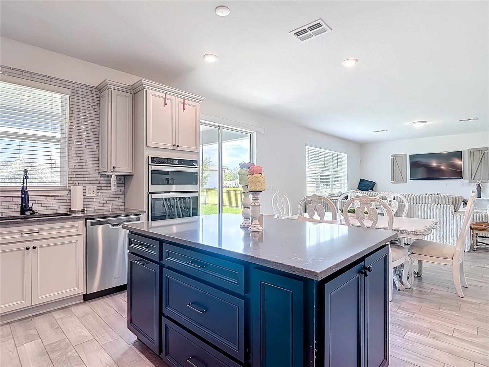 6136 BRADFORD WOODS DR