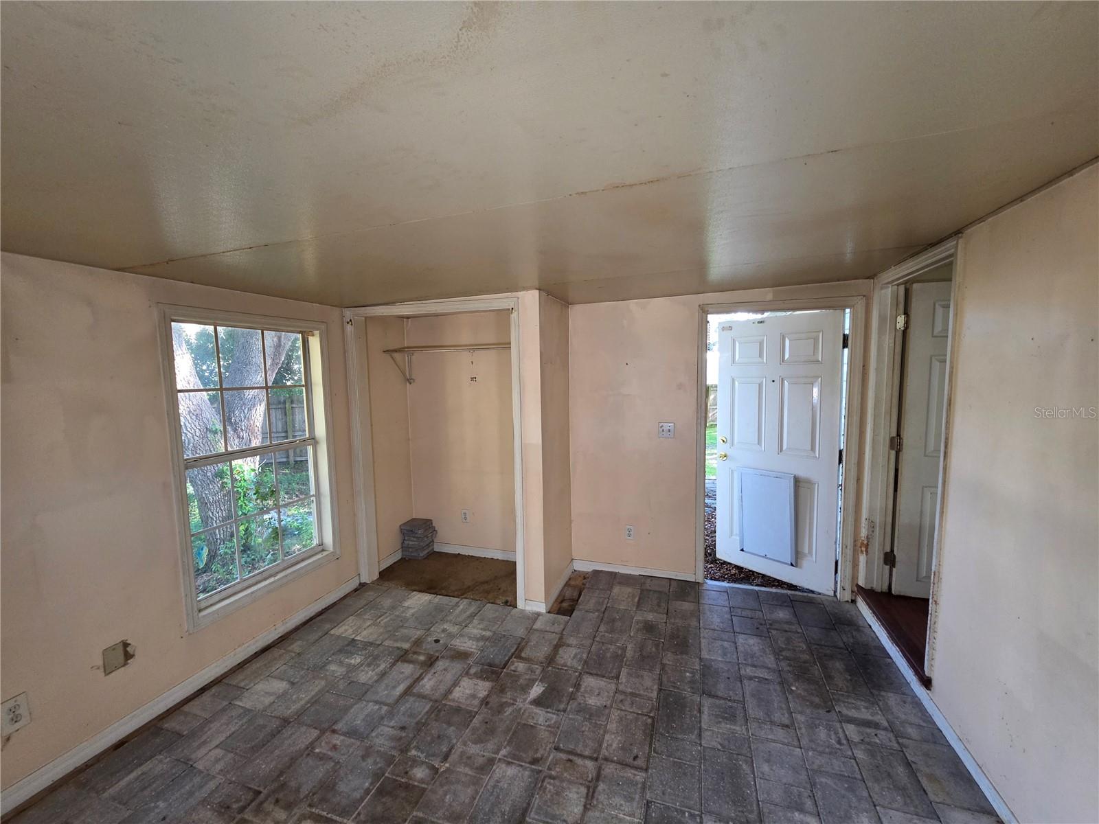 3642 KALMAN DR